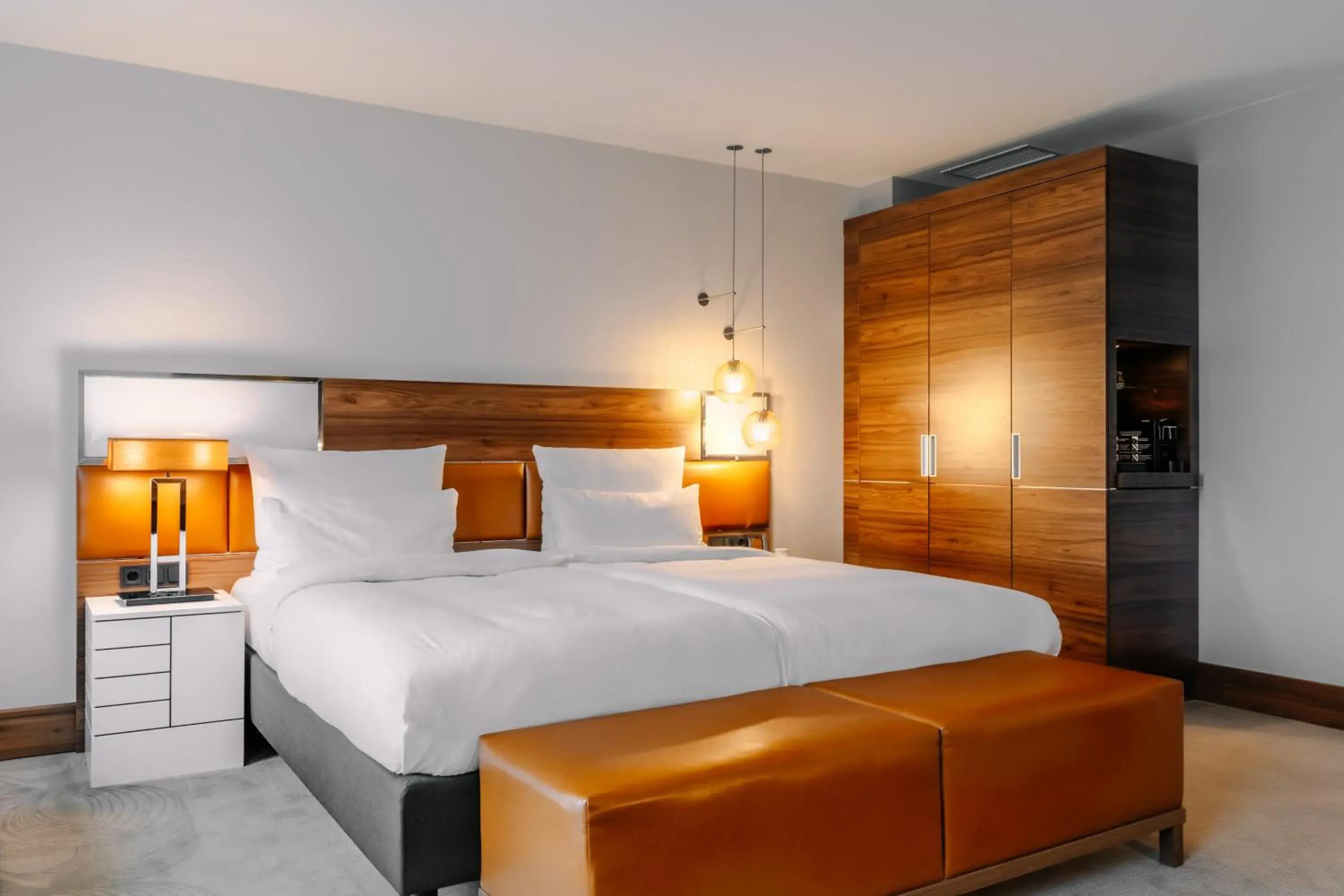 King Extra Large Room / Family Room in Reichshof Hotel Hamburg King Extra Large Room / Family Room in Reichshof Hotel Hamburg