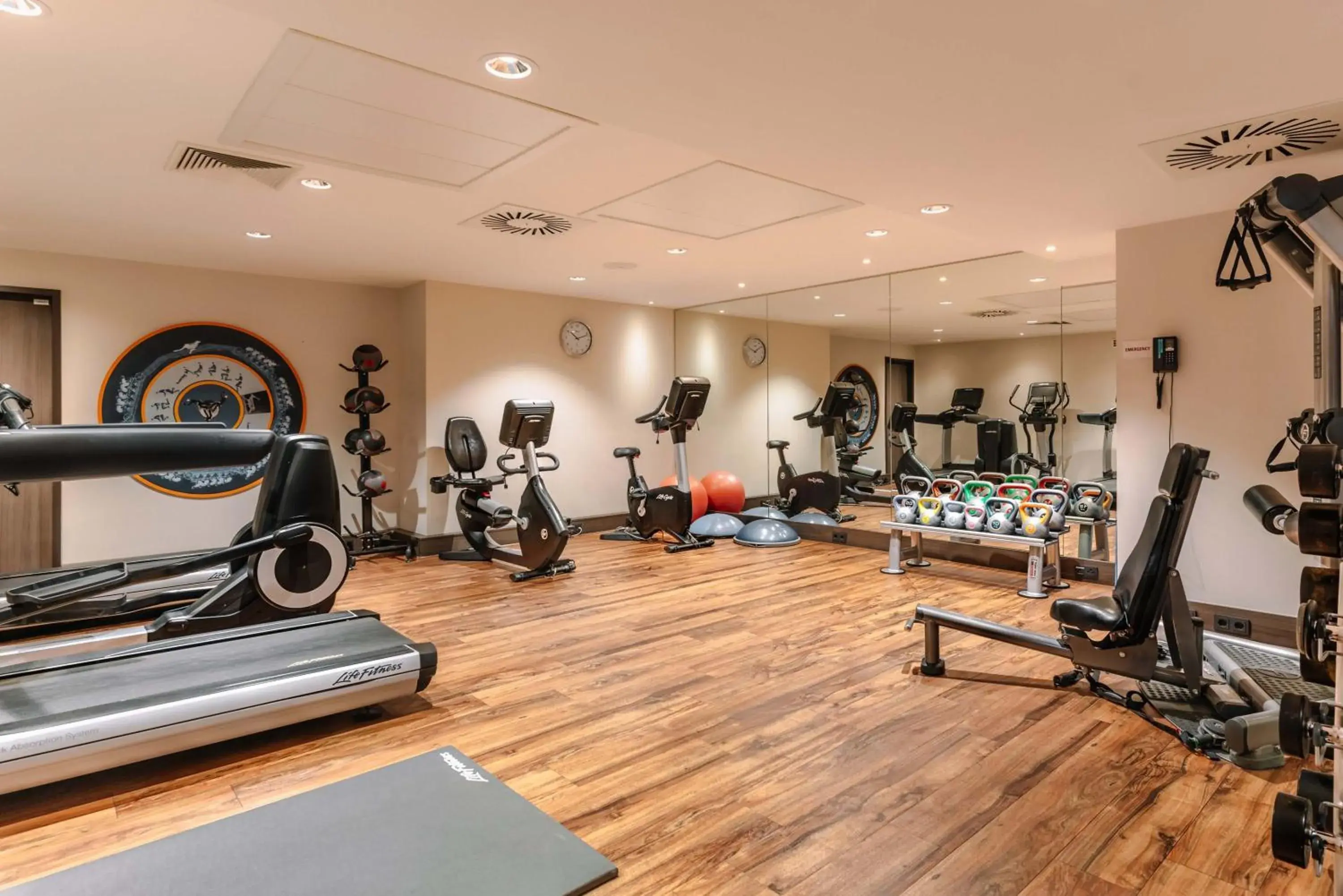 Fitness centre/facilities in Reichshof Hotel Hamburg Fitness centre/facilities in Reichshof Hotel Hamburg