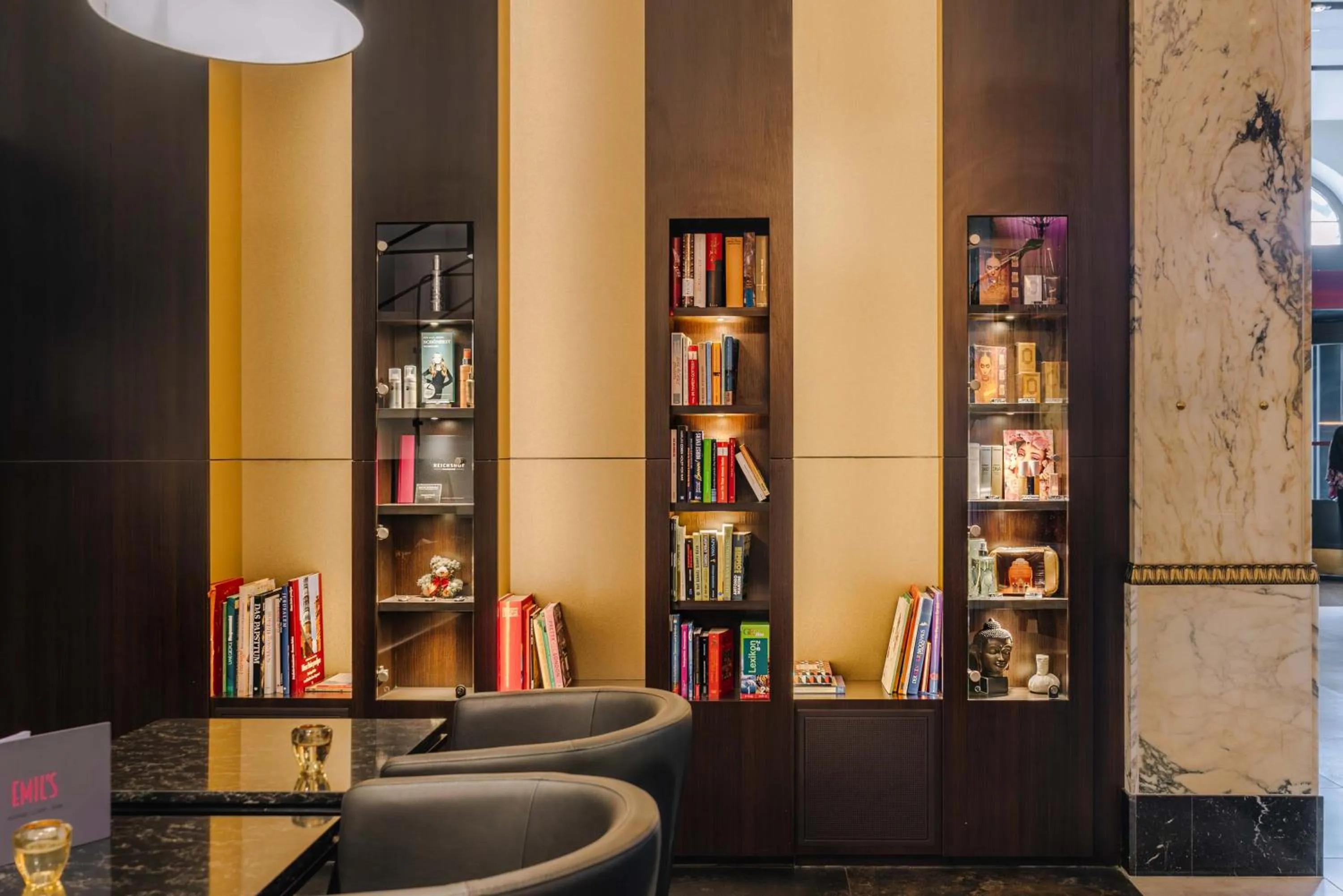 Library in Reichshof Hotel Hamburg