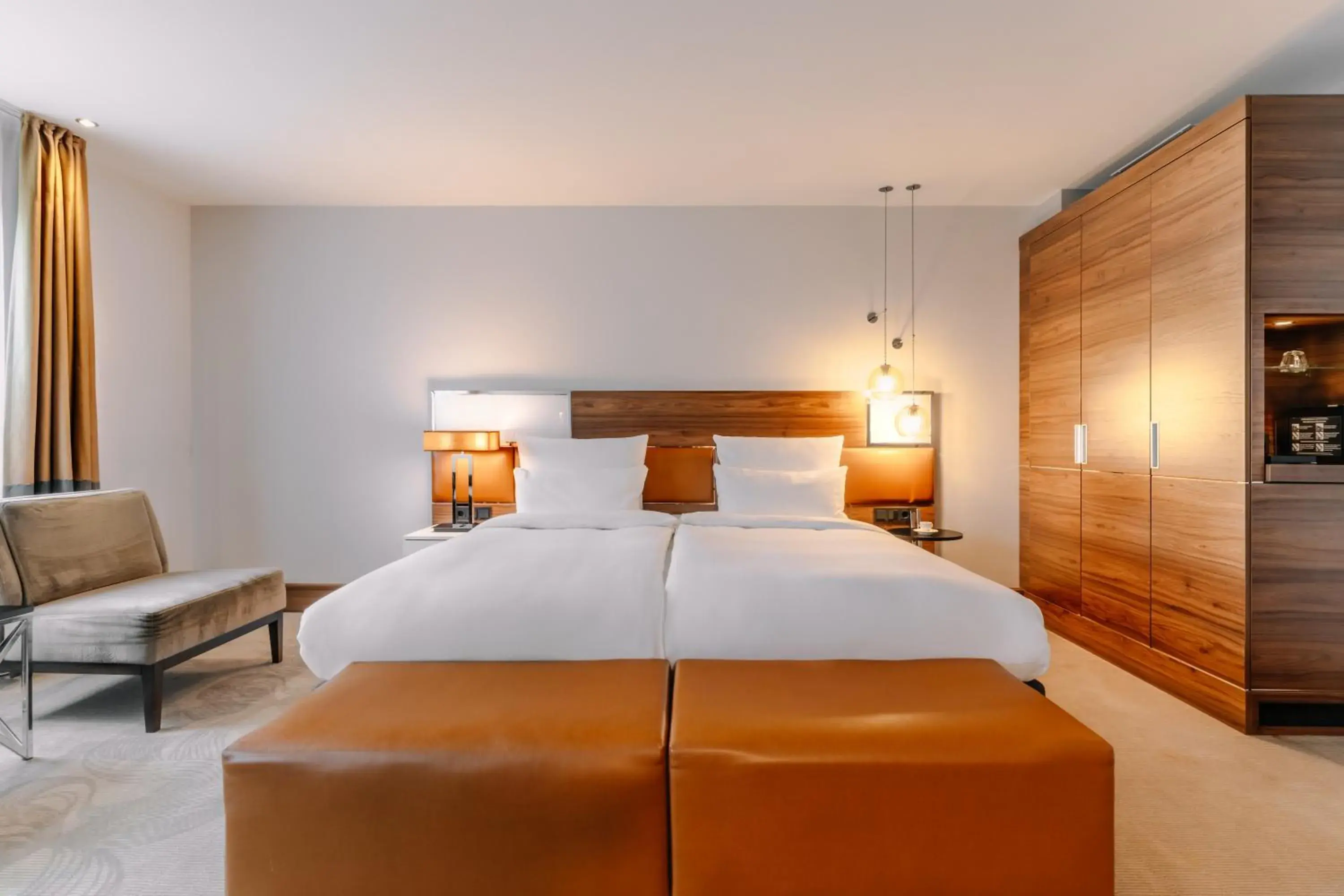 Bed in Reichshof Hotel Hamburg Bed in Reichshof Hotel Hamburg