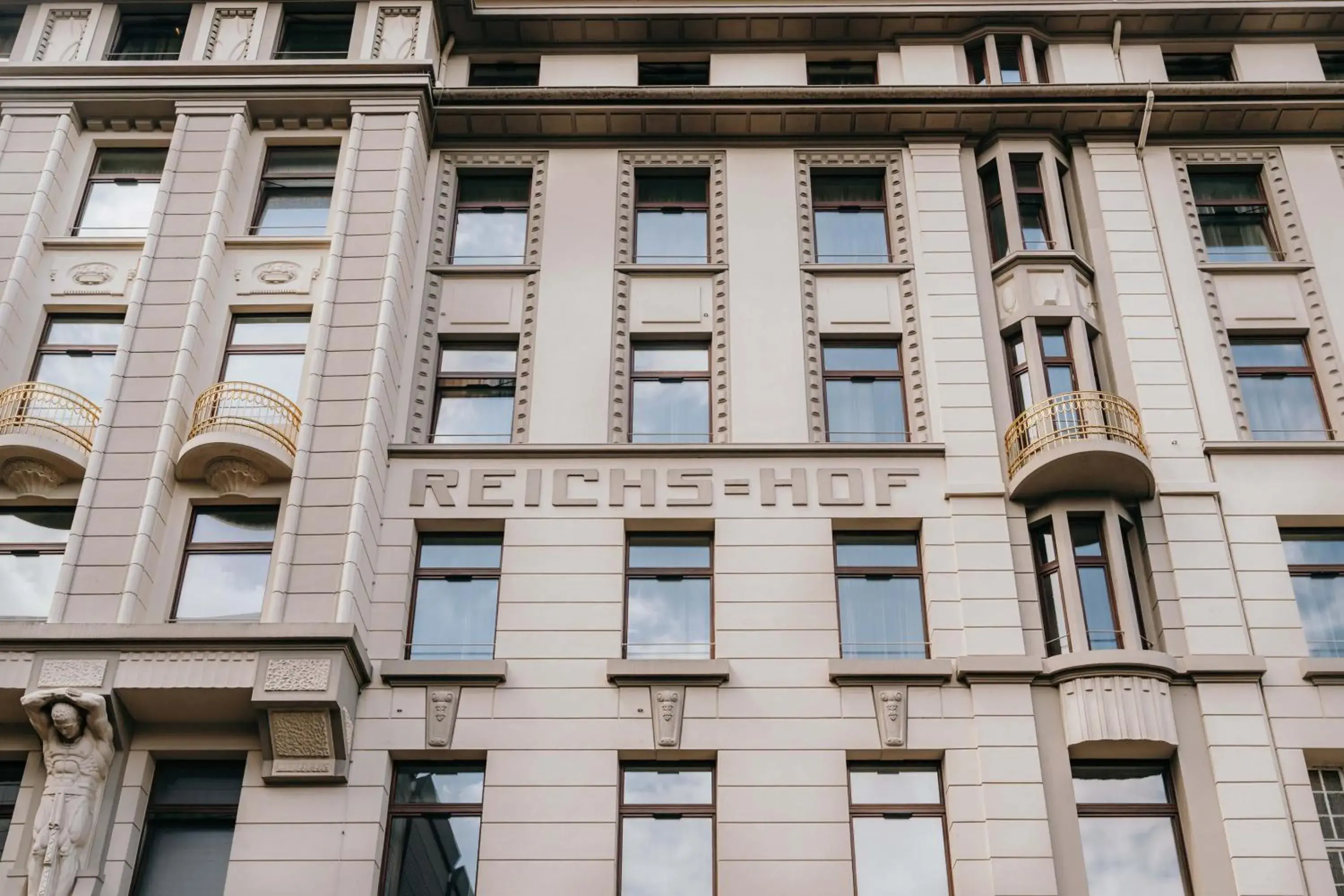 Property building in Reichshof Hotel Hamburg Property building in Reichshof Hotel Hamburg