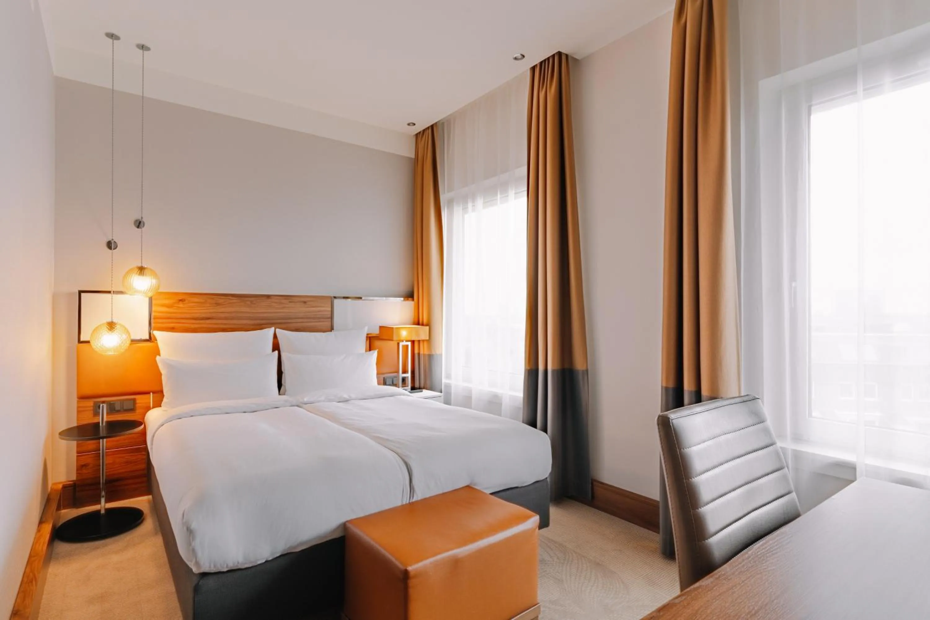 Bedroom, Bed in Reichshof Hotel Hamburg