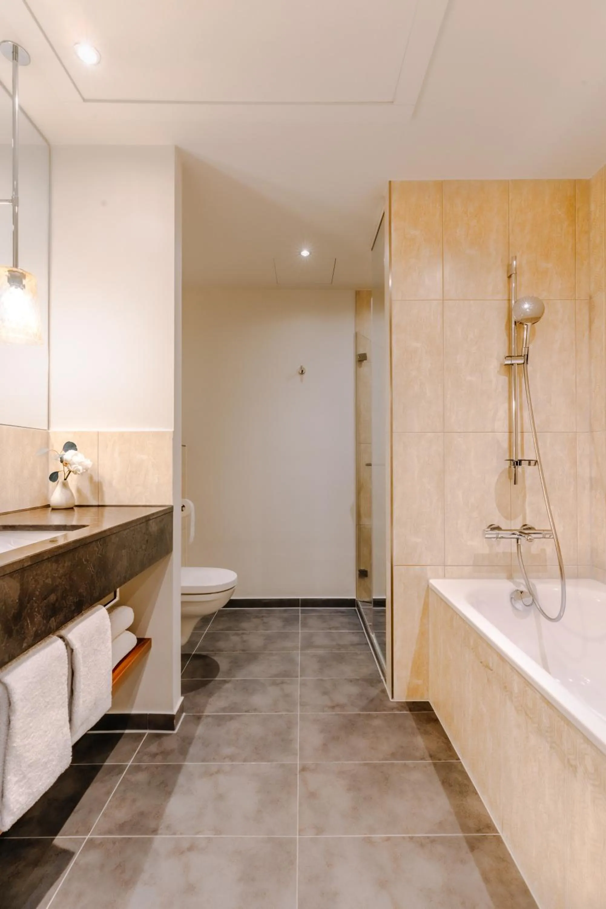 Bathroom in Reichshof Hotel Hamburg