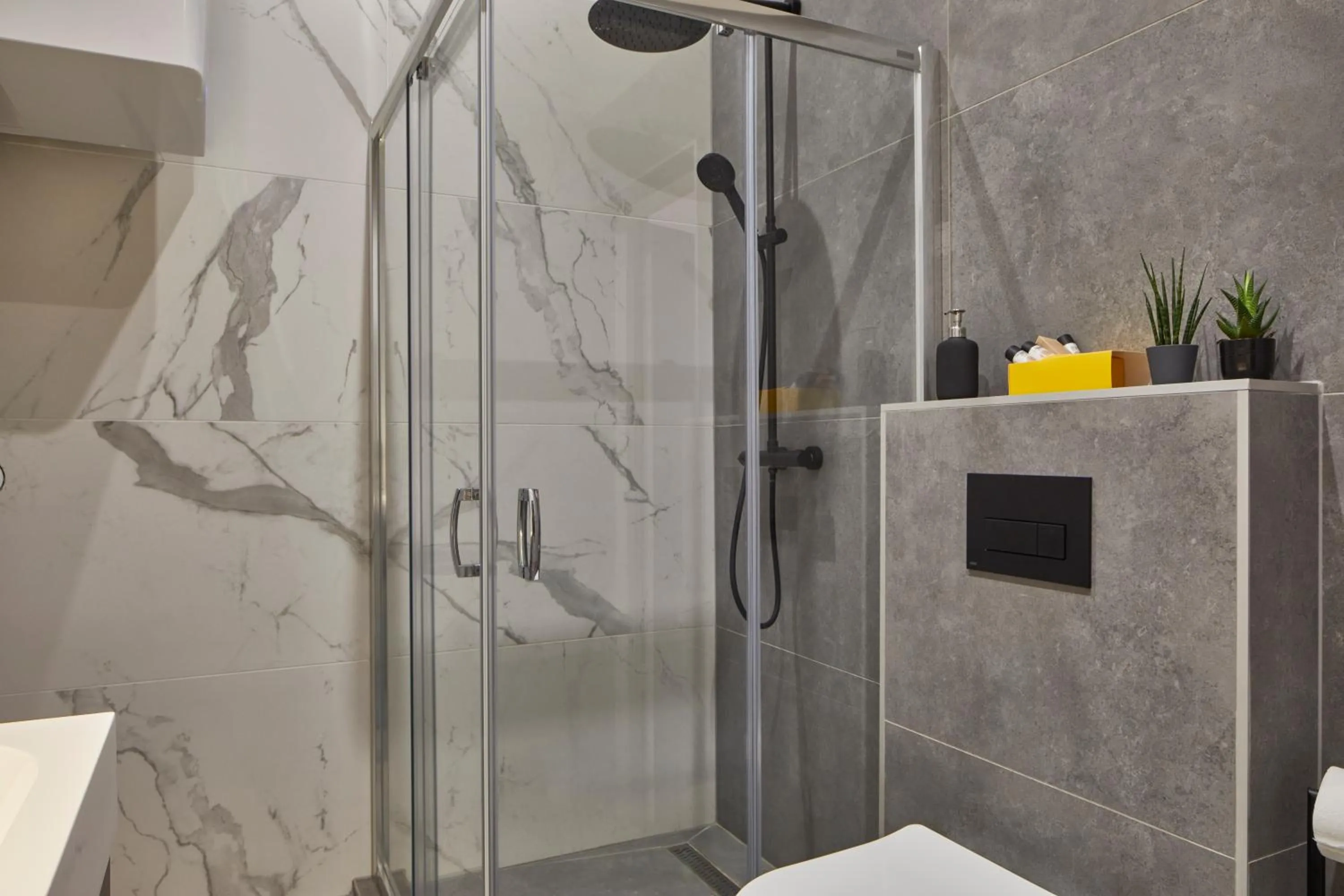 Shower in Butik Life Hotel & Apartments