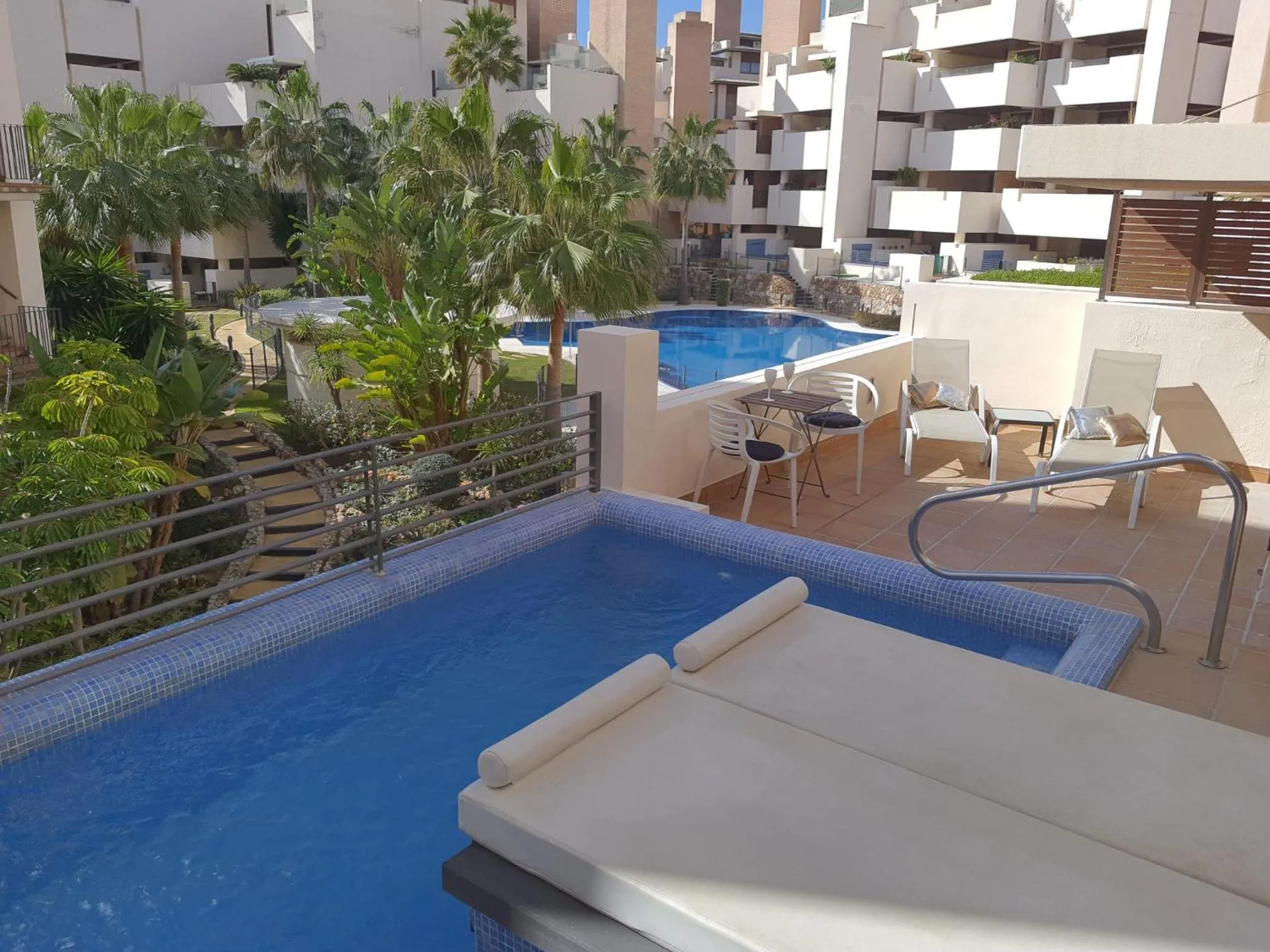 Swimming pool in Bahía Boutique Apartments