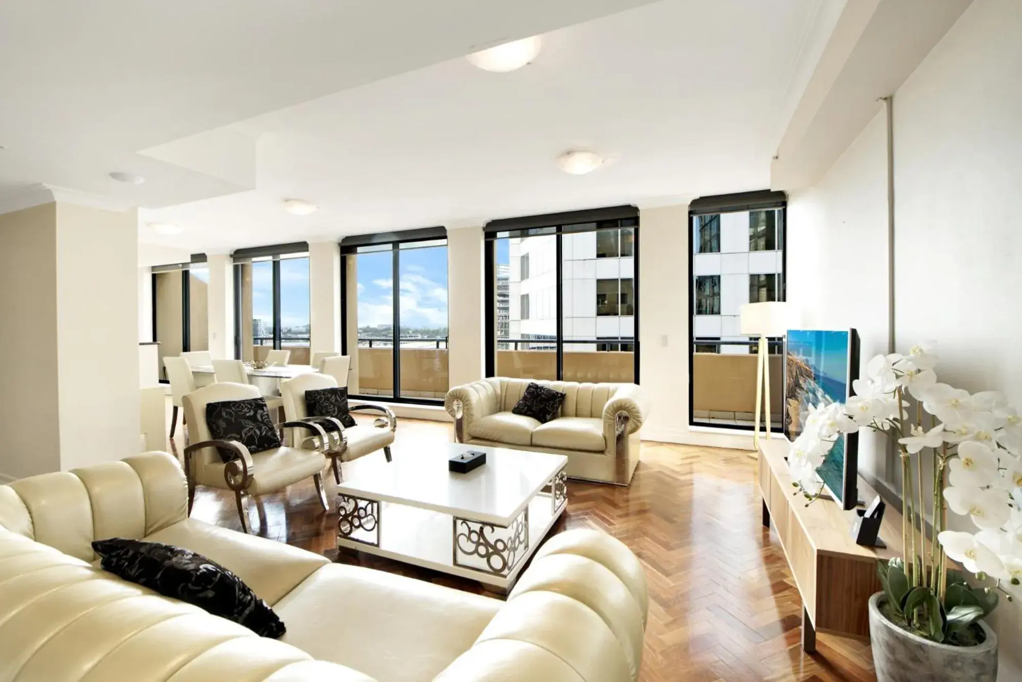 Three-Bedroom Penthouse in YEHS Hotel Sydney Harbour Suites Three-Bedroom Penthouse in YEHS Hotel Sydney Harbour Suites