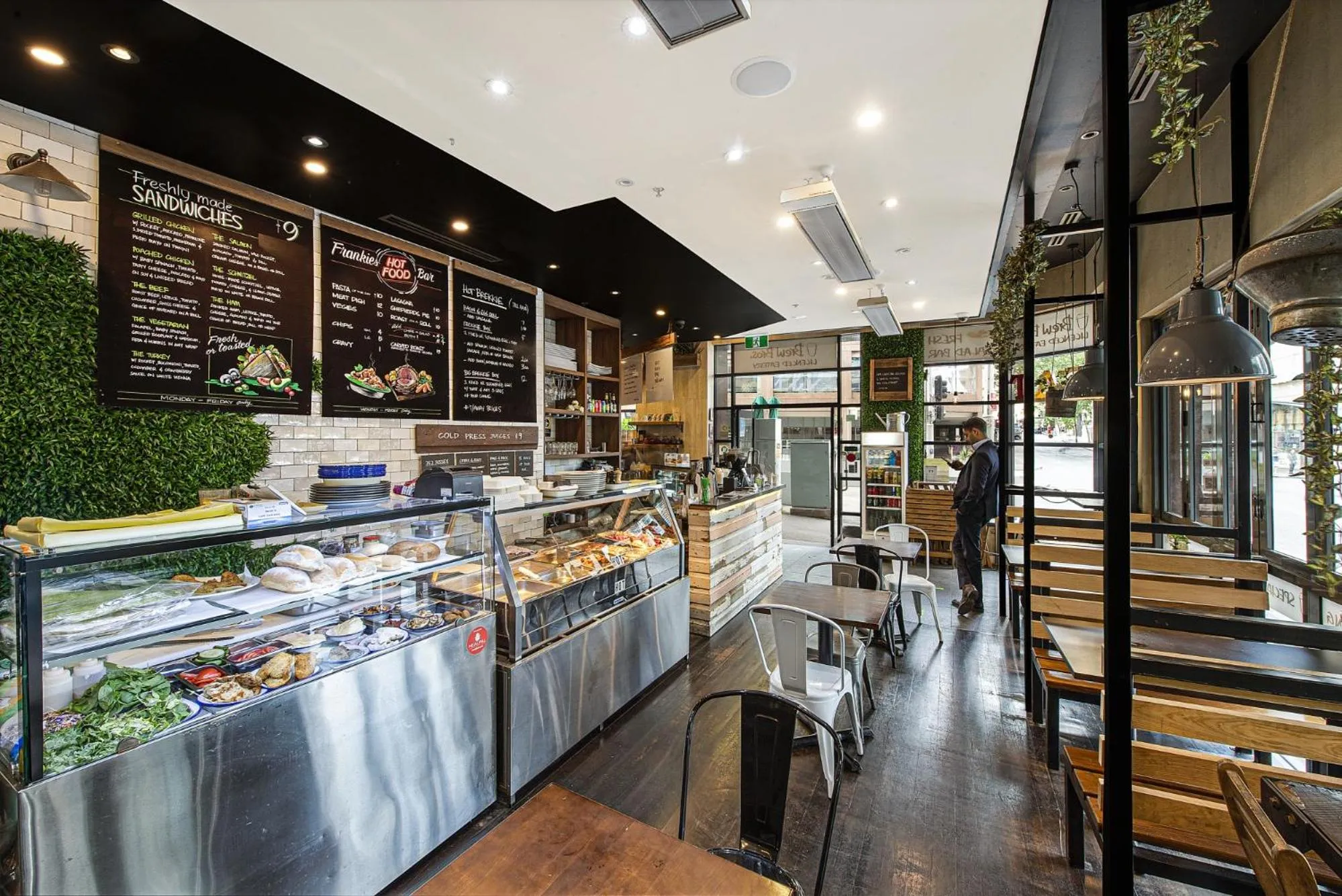 Restaurant/places to eat in YEHS Hotel Sydney Harbour Suites