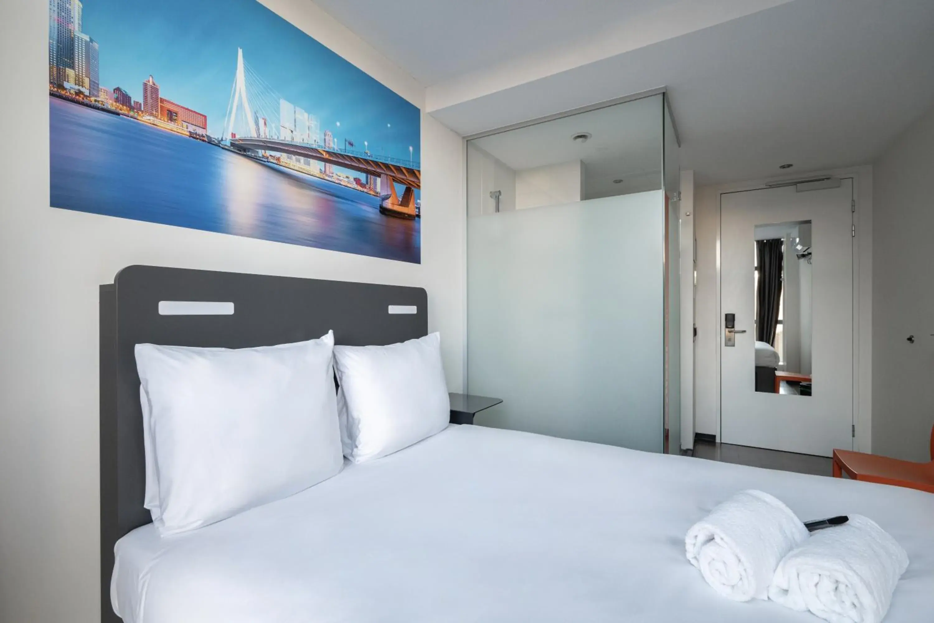 Bedroom, Bed in easyHotel Rotterdam City Centre Bedroom, Bed in easyHotel Rotterdam City Centre