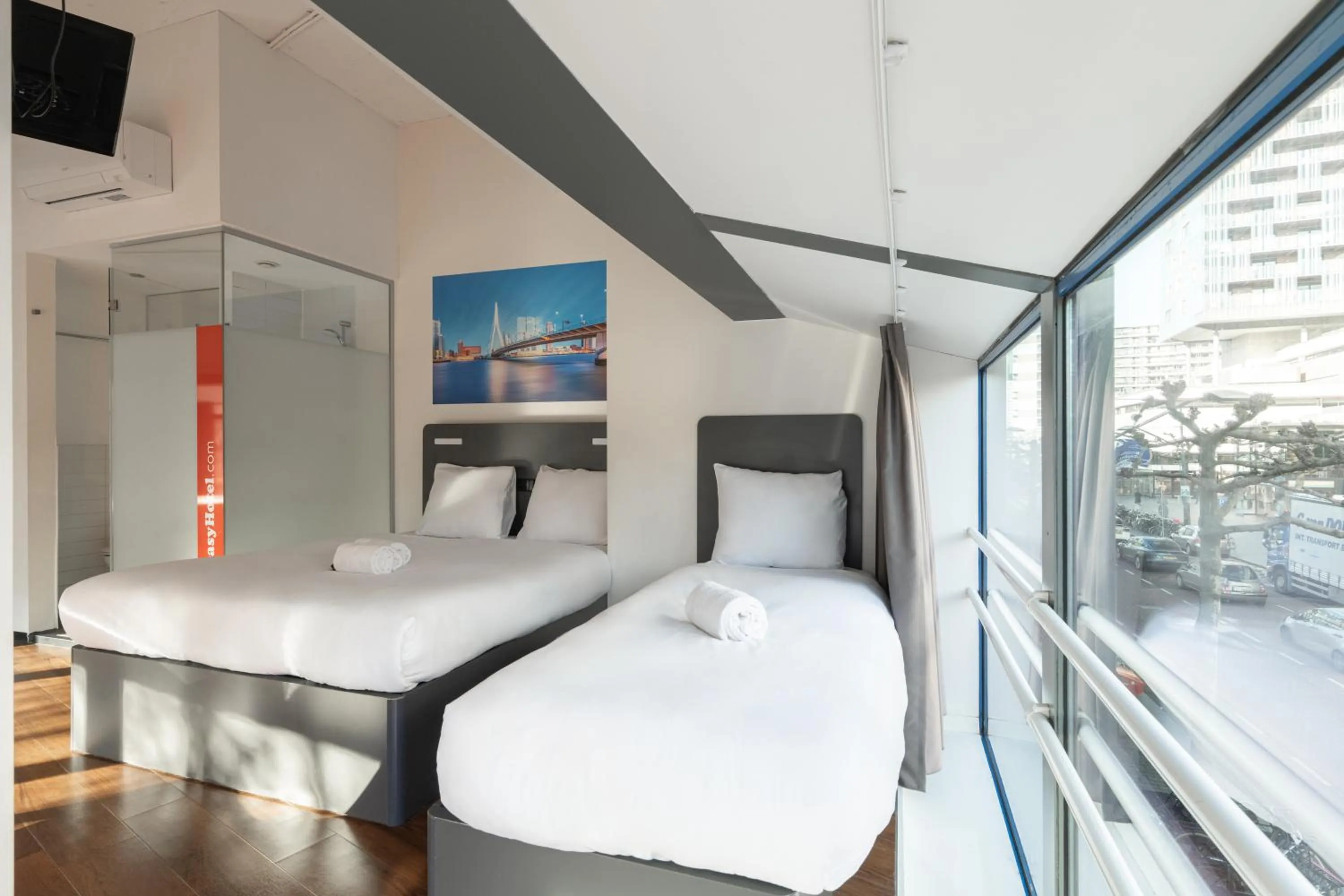 Bedroom, Bed in easyHotel Rotterdam City Centre