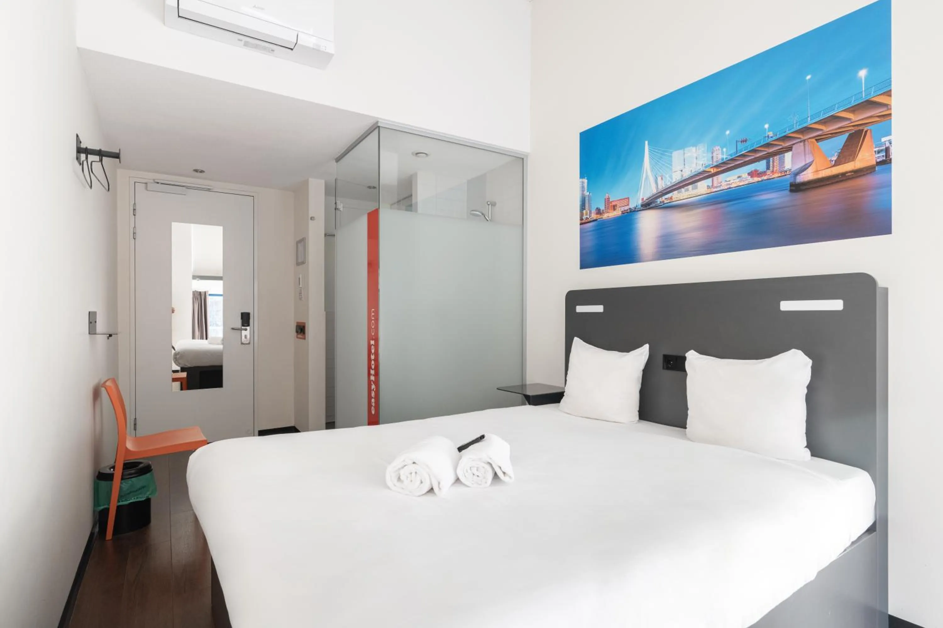 Bedroom, Bed in easyHotel Rotterdam City Centre