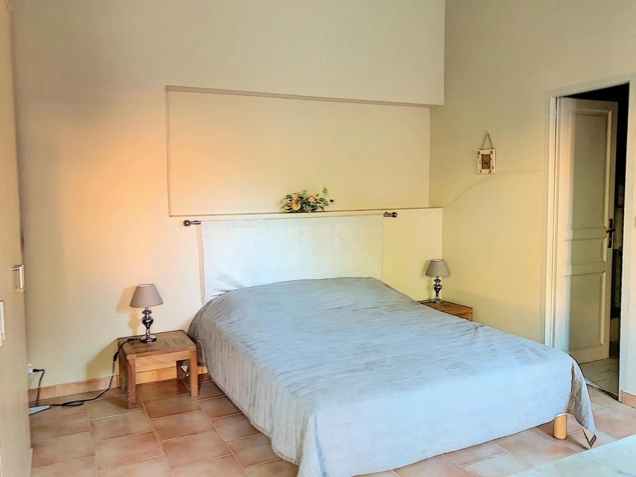 Photo of the whole room, Bed in Terracorse