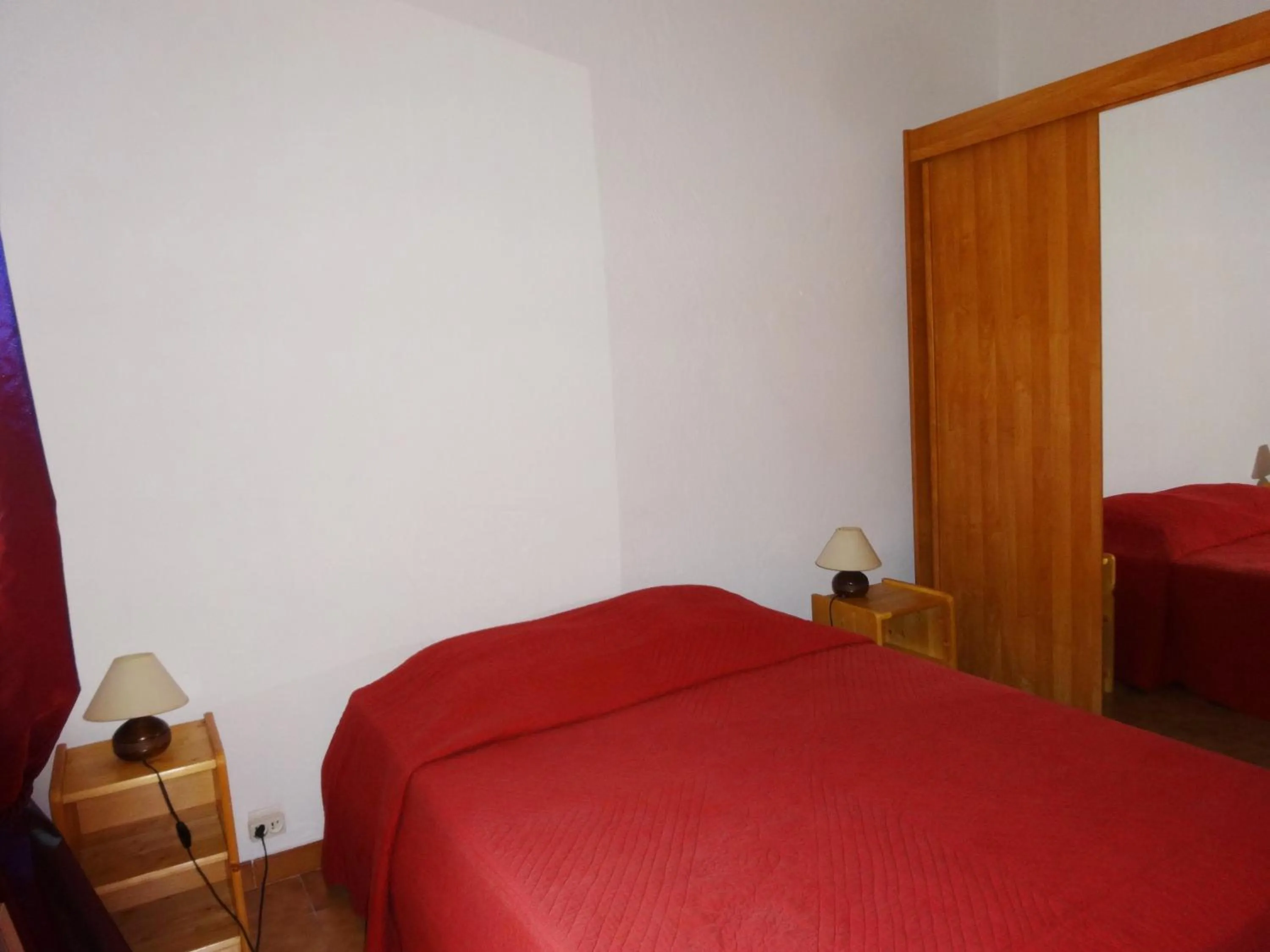 Photo of the whole room, Bed in Terracorse