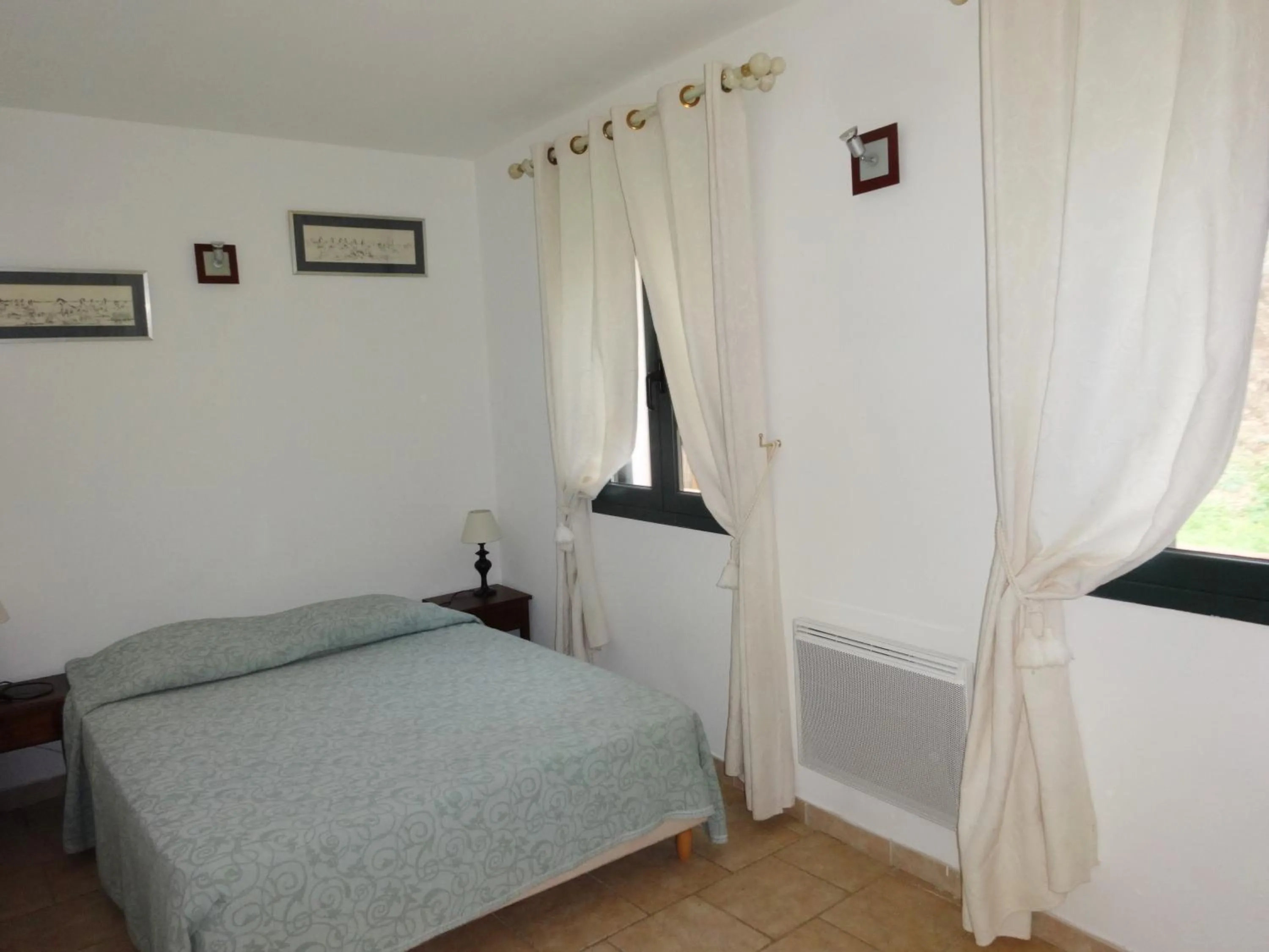 Photo of the whole room, Bed in Terracorse