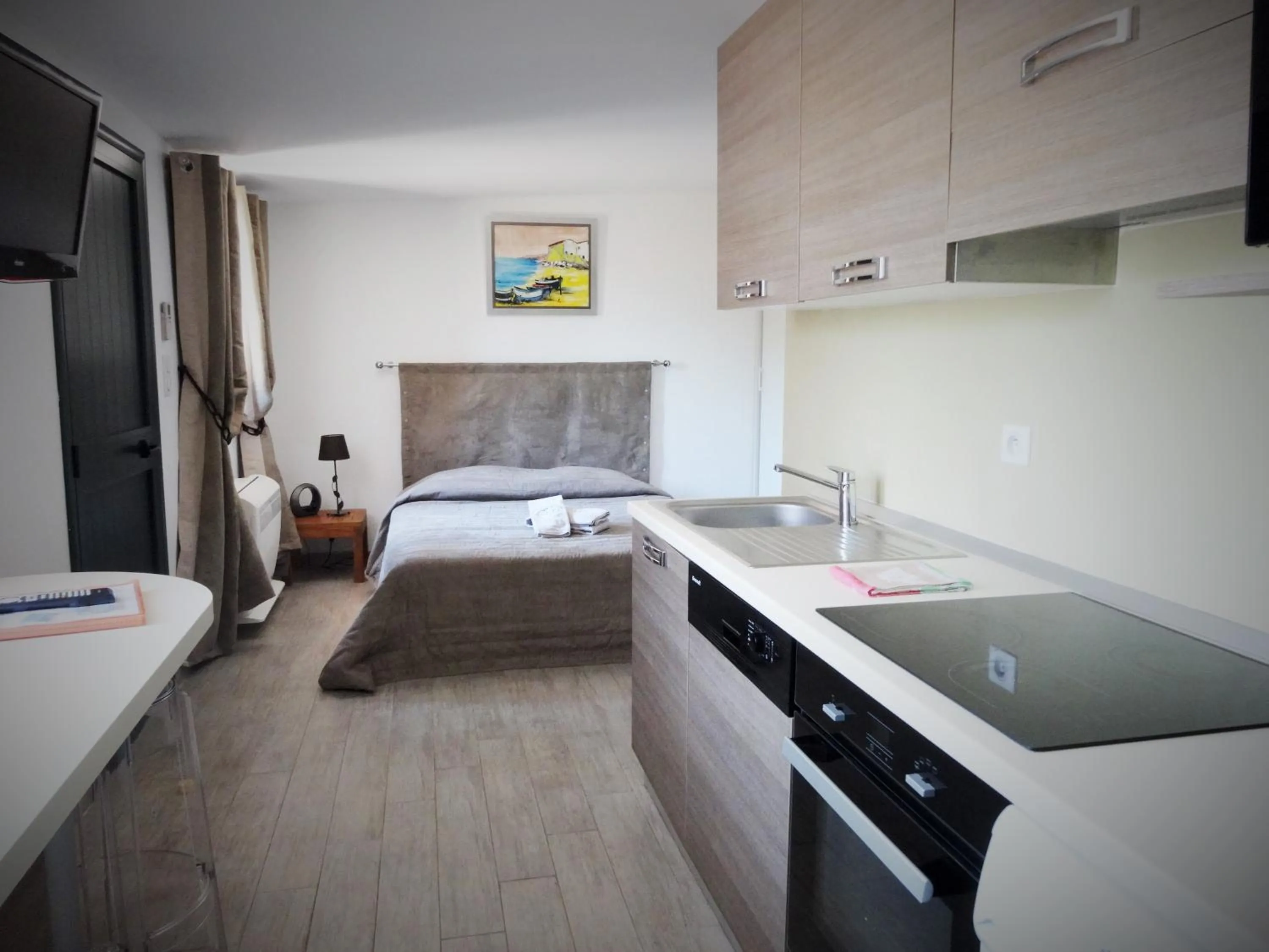 Photo of the whole room, Bed in Terracorse