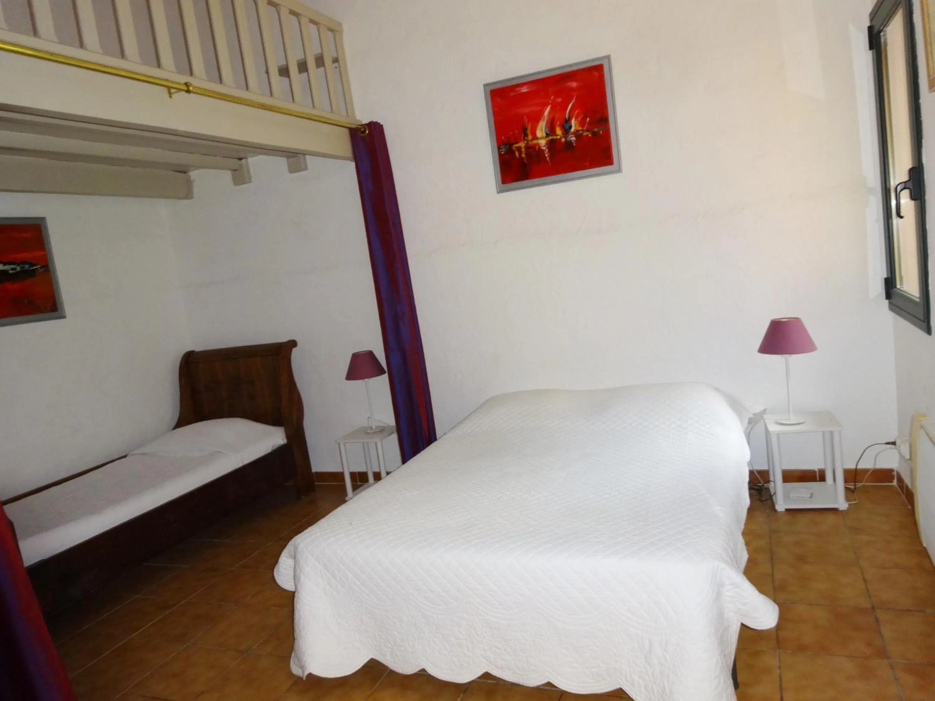 Photo of the whole room, Bed in Terracorse