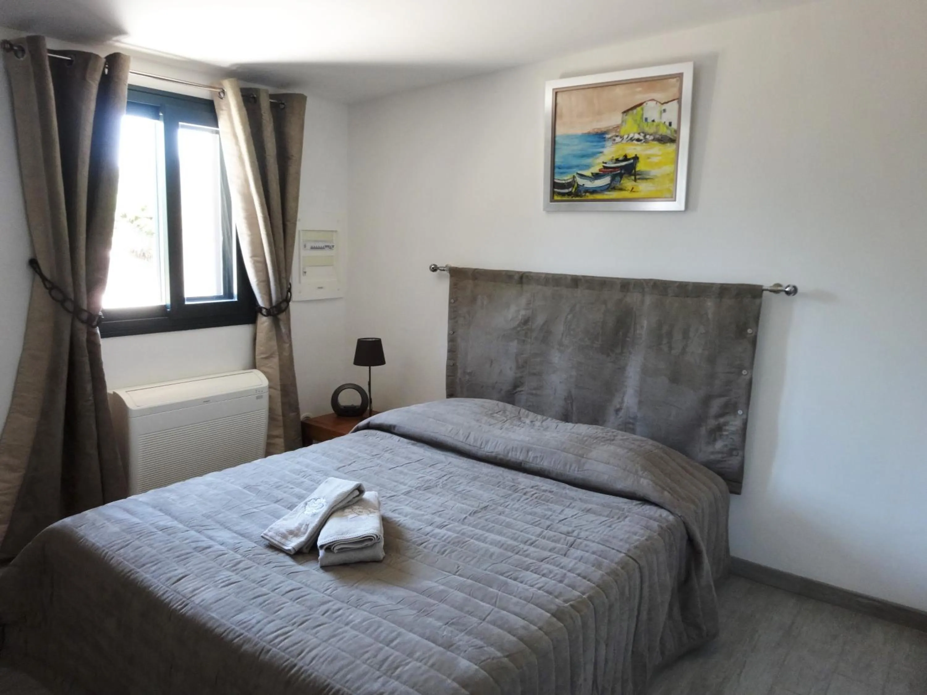 Photo of the whole room, Bed in Terracorse