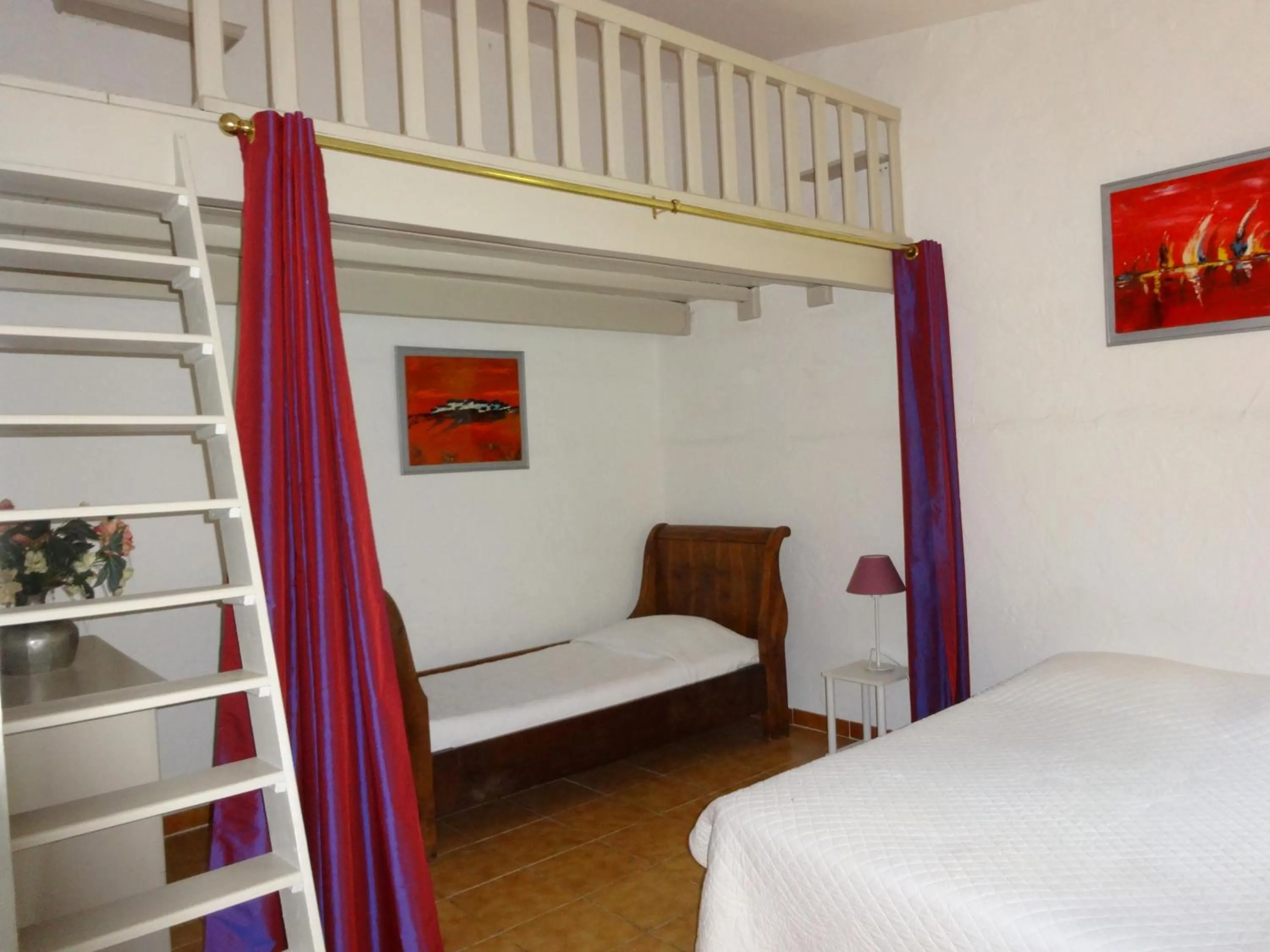 Photo of the whole room, Bed in Terracorse