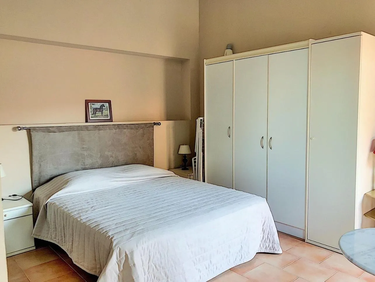 Photo of the whole room, Bed in Terracorse