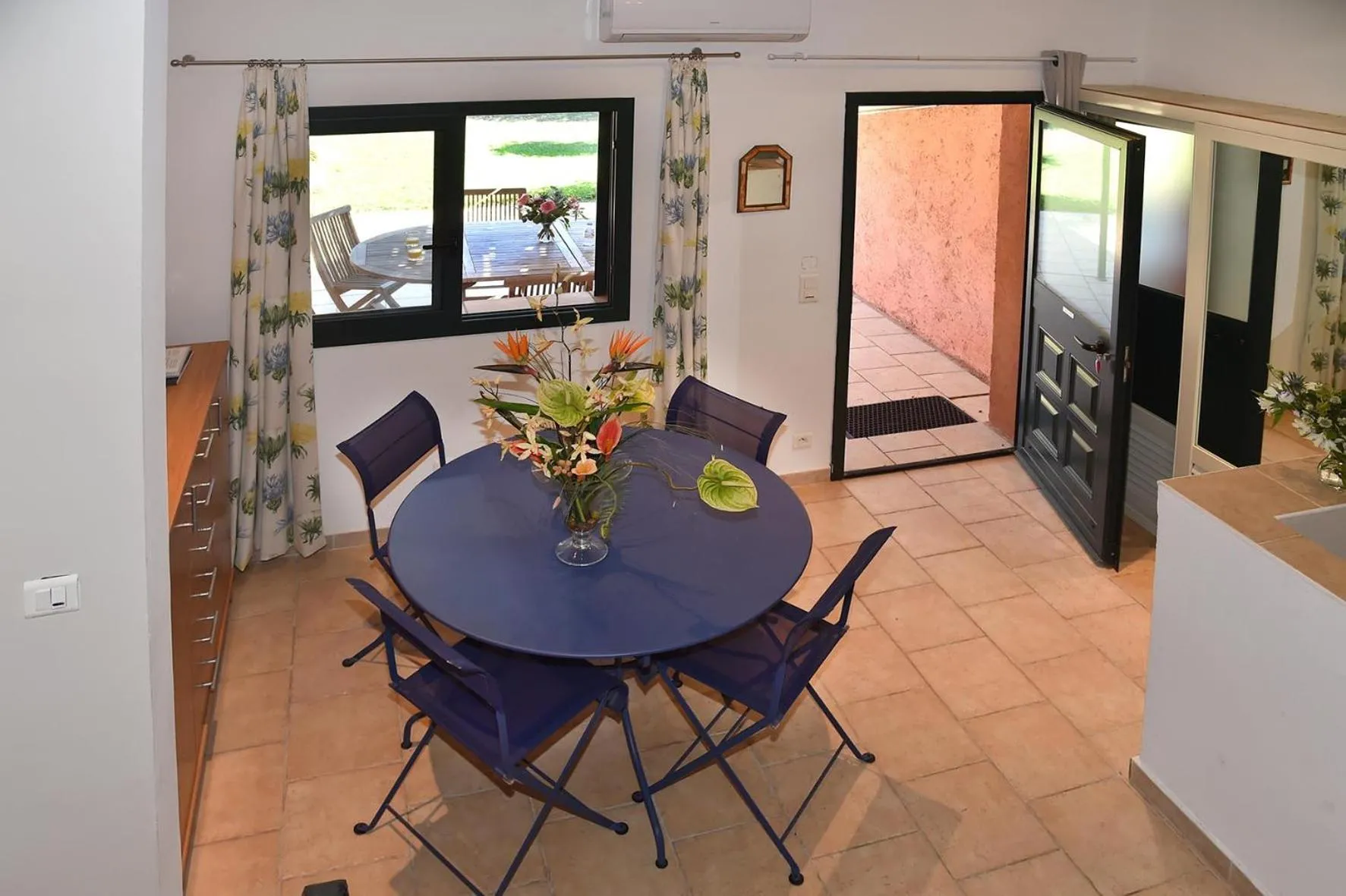Dining area in Terracorse