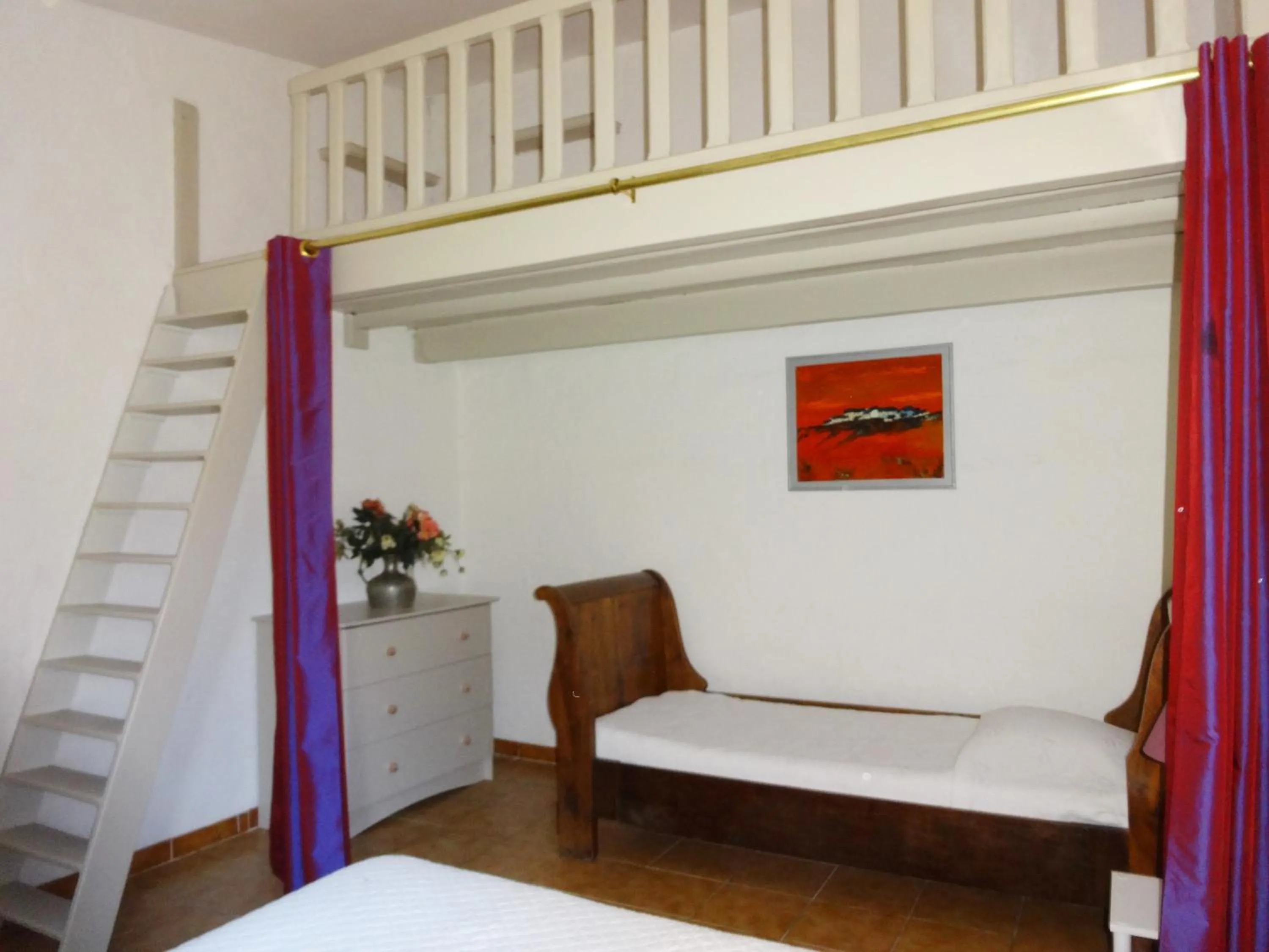 Photo of the whole room, Bed in Terracorse