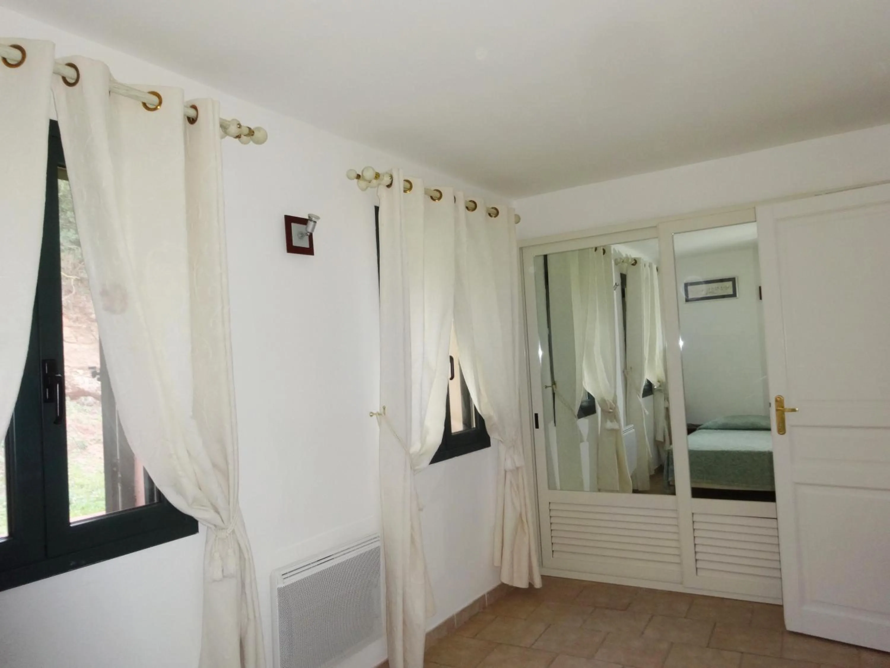 Photo of the whole room, Bed in Terracorse