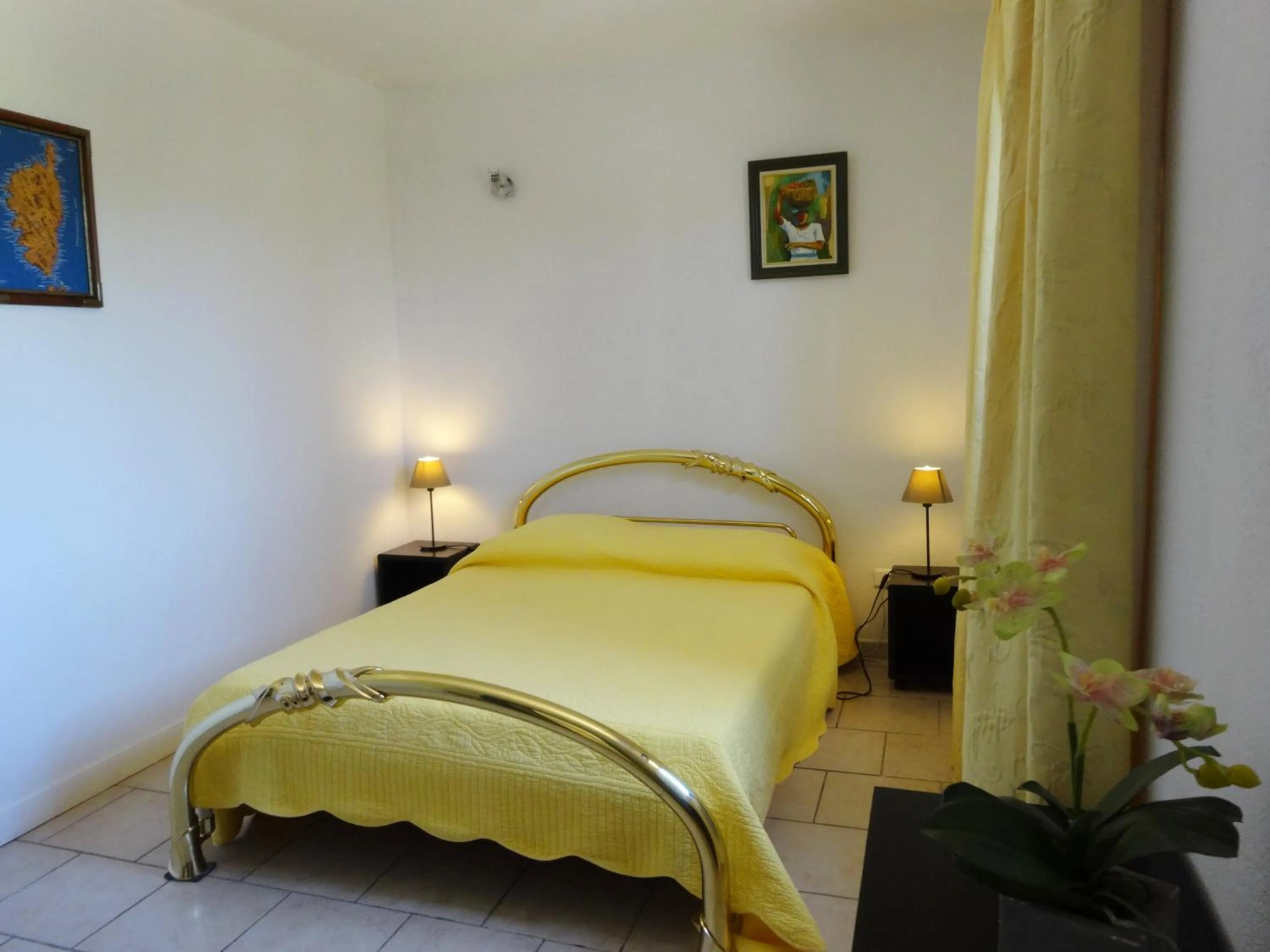 Photo of the whole room, Bed in Terracorse