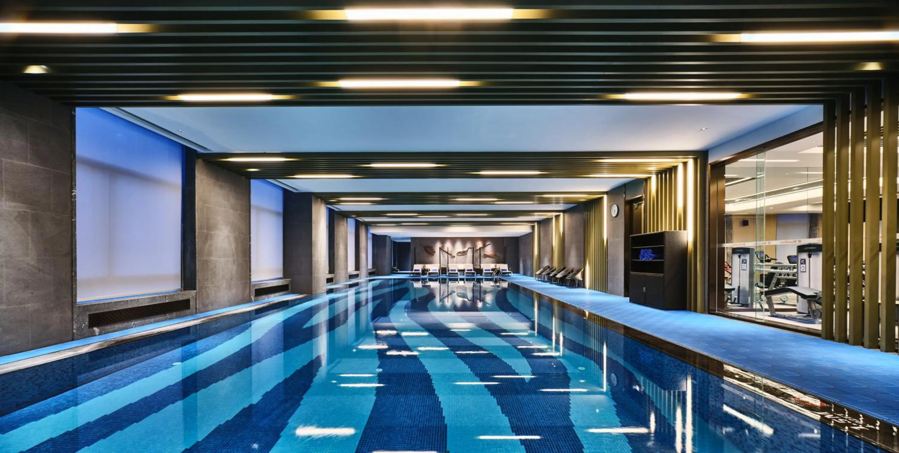 Swimming pool in Wanda Vista Changchun