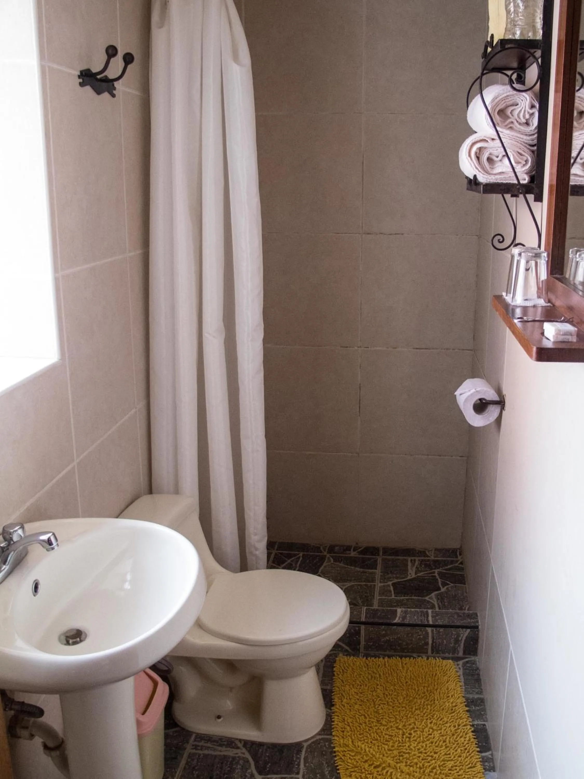 Bathroom in Pisac Inn