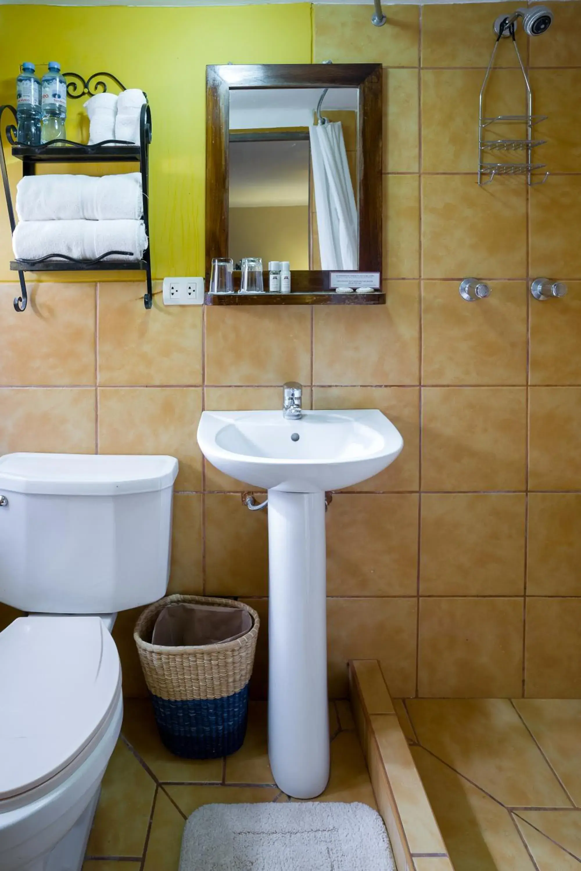 Twin Room in Pisac Inn Twin Room in Pisac Inn