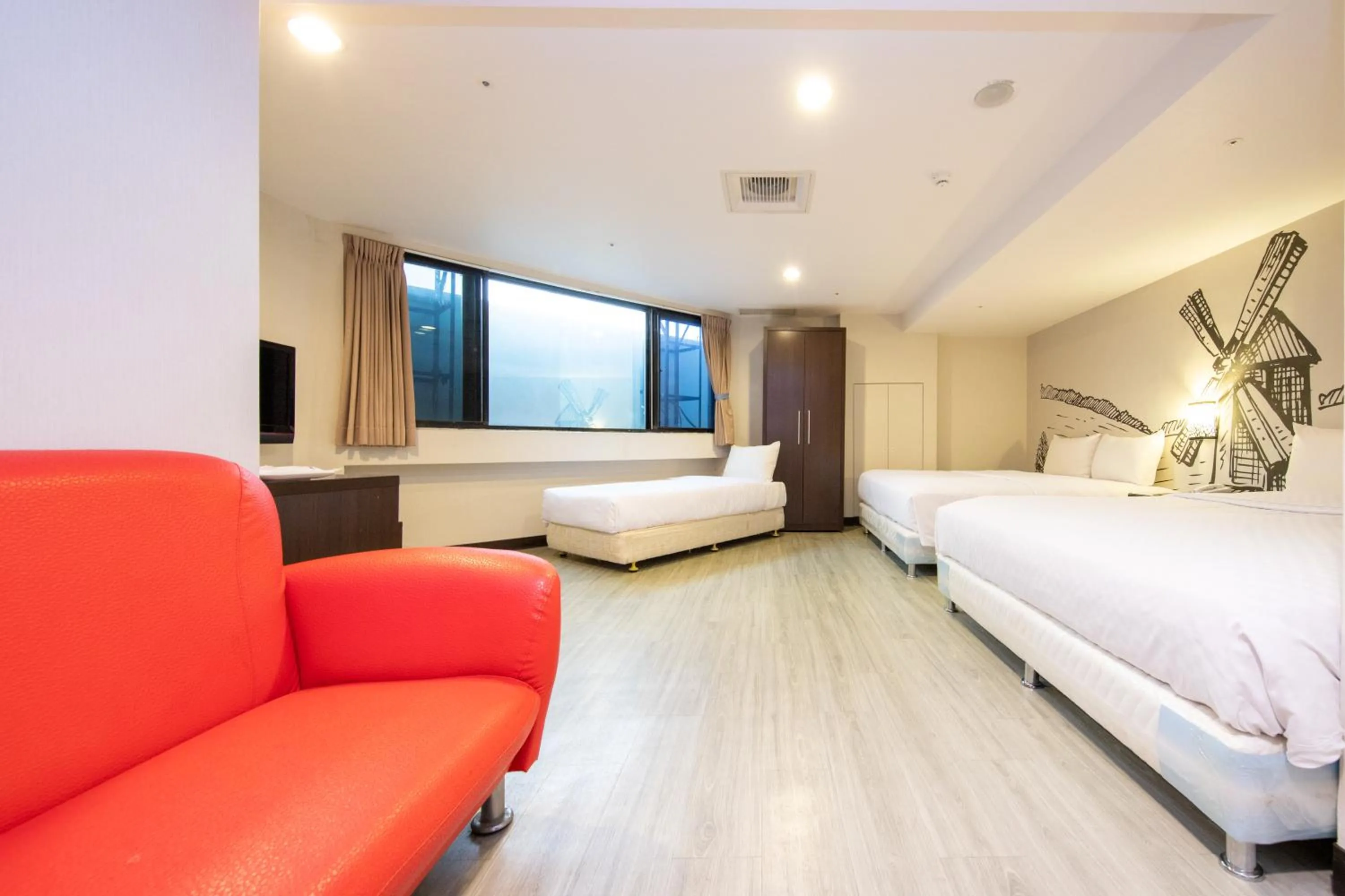 Family Room with Shower in New Generation of Boutique Business Hotel