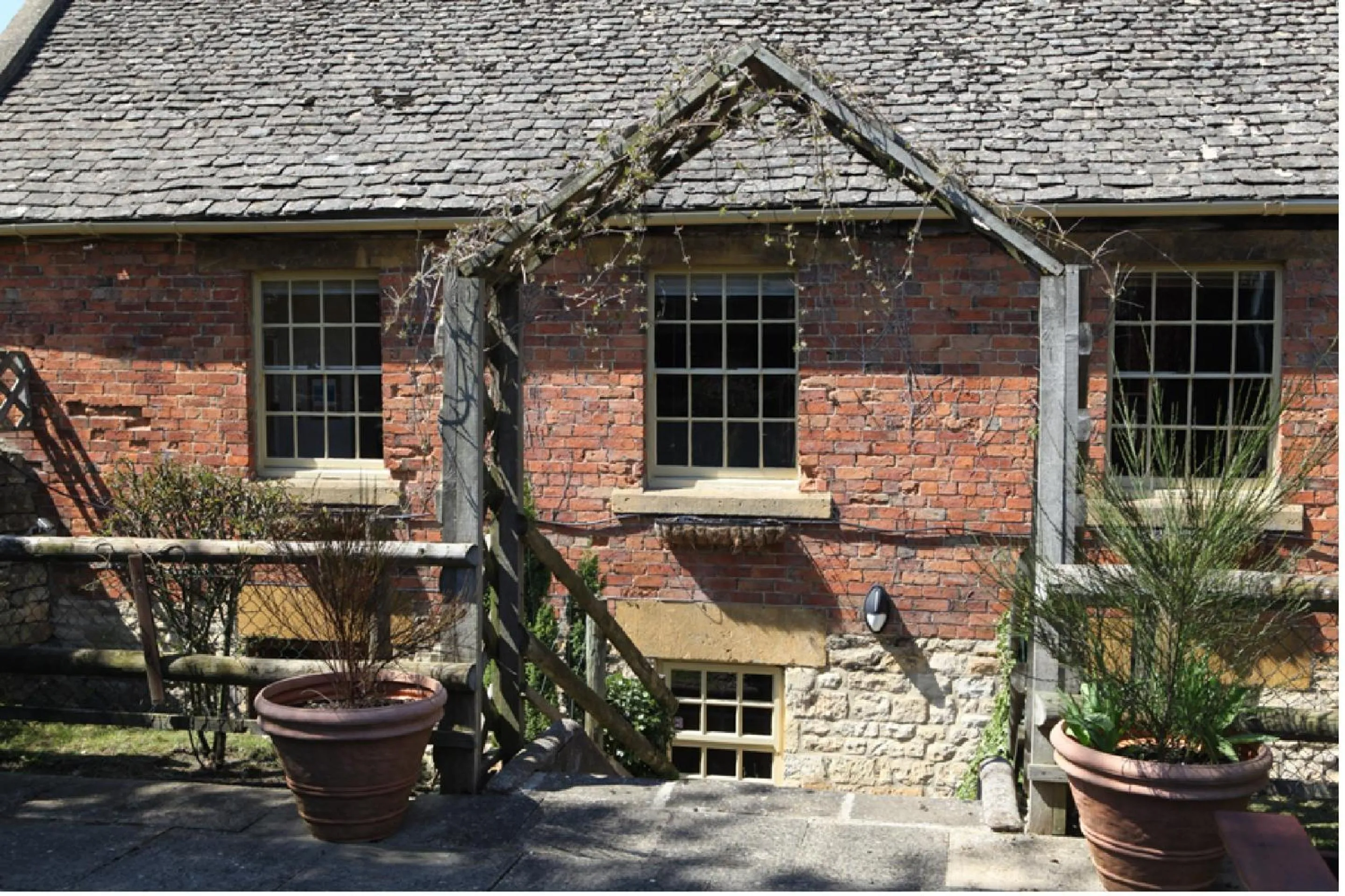 Facade/entrance in Eight Bells Inn