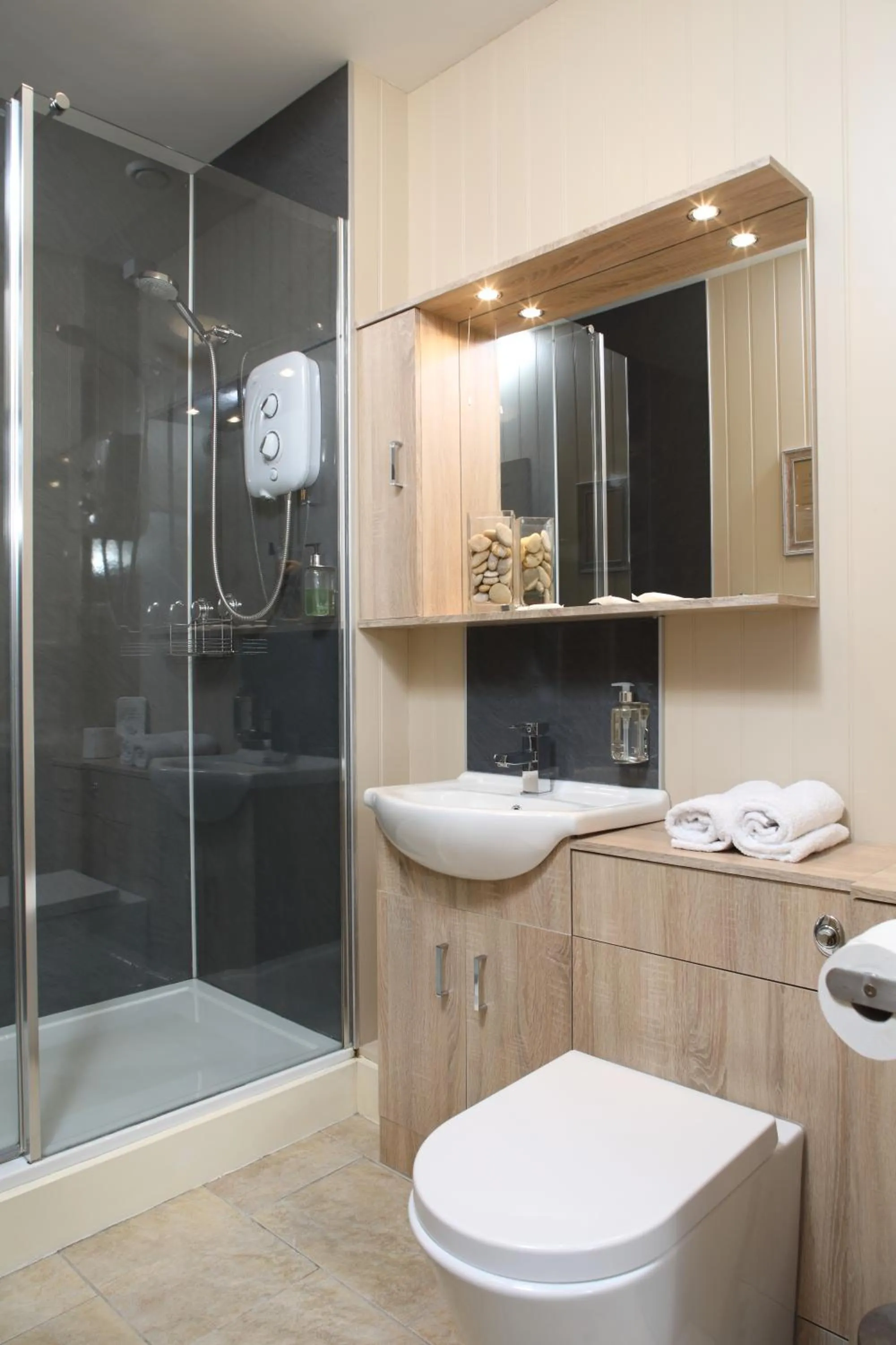 Shower in Eight Bells Inn