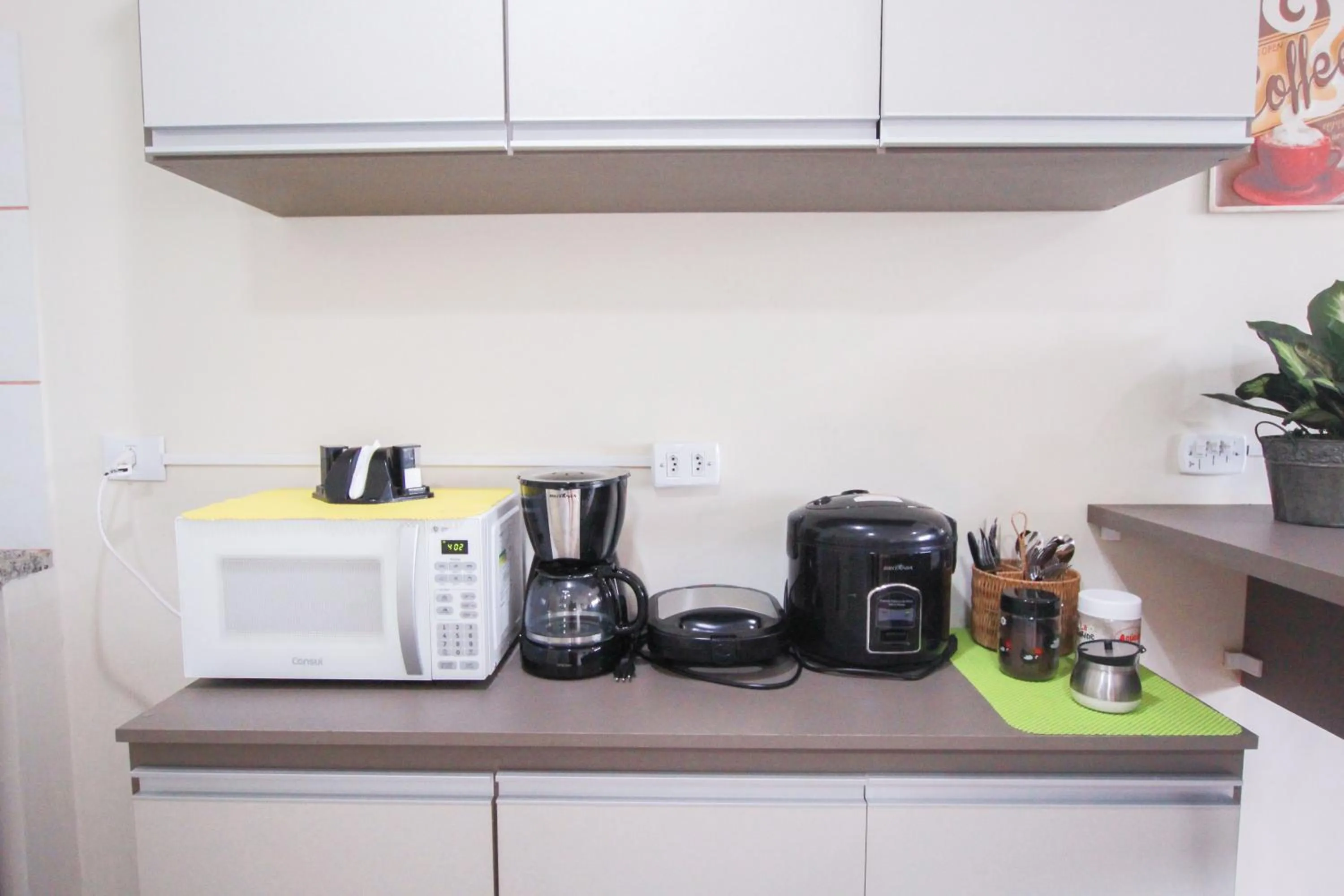 Coffee/tea facilities in Ypê Flats e Containers