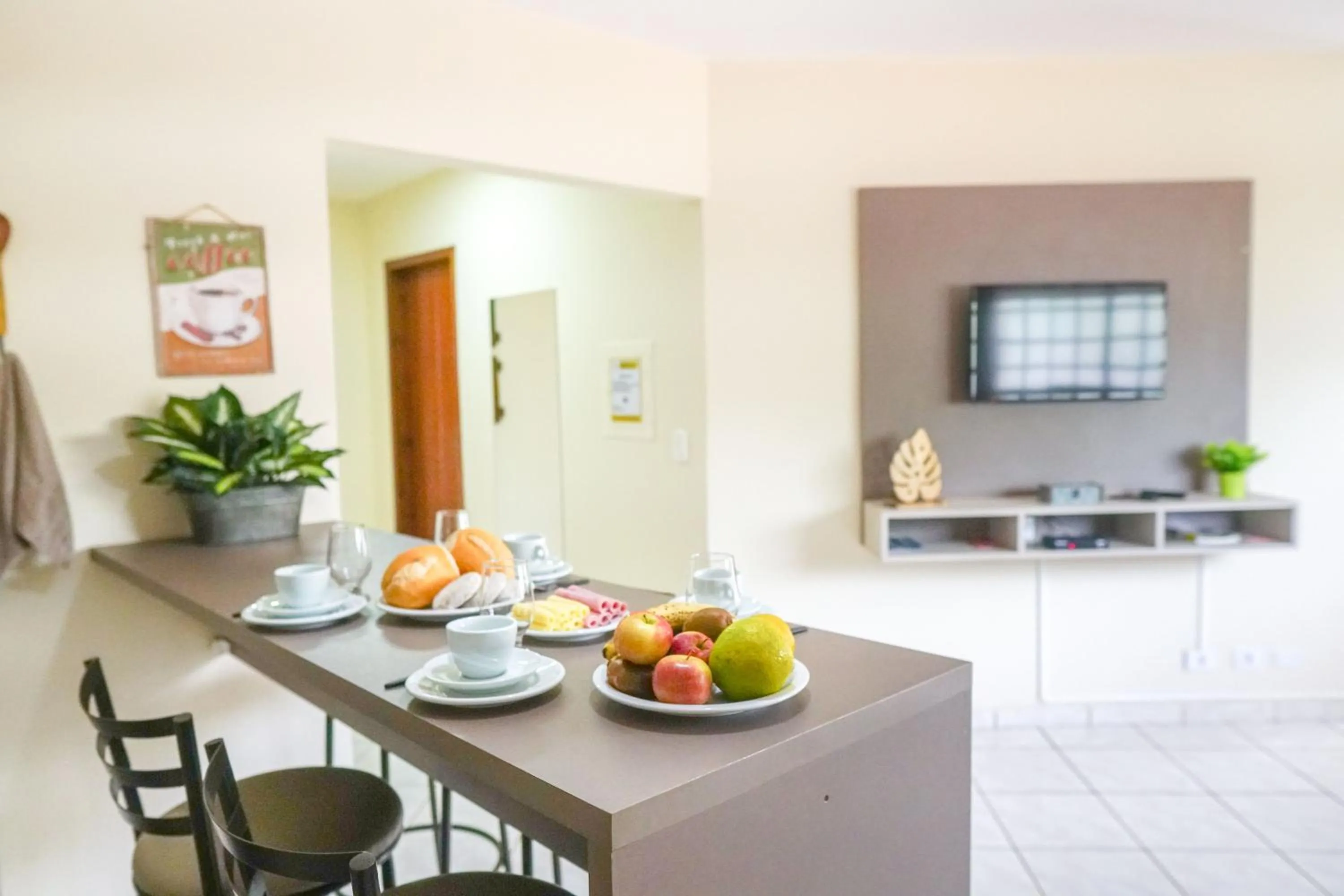 Dining area in Ypê Flats e Containers