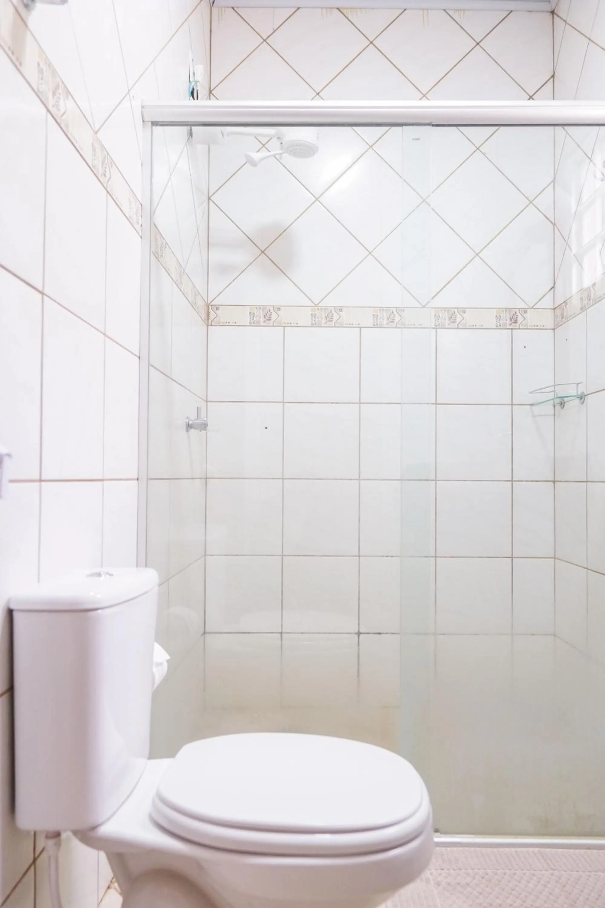 Bathroom in Ypê Flats e Containers