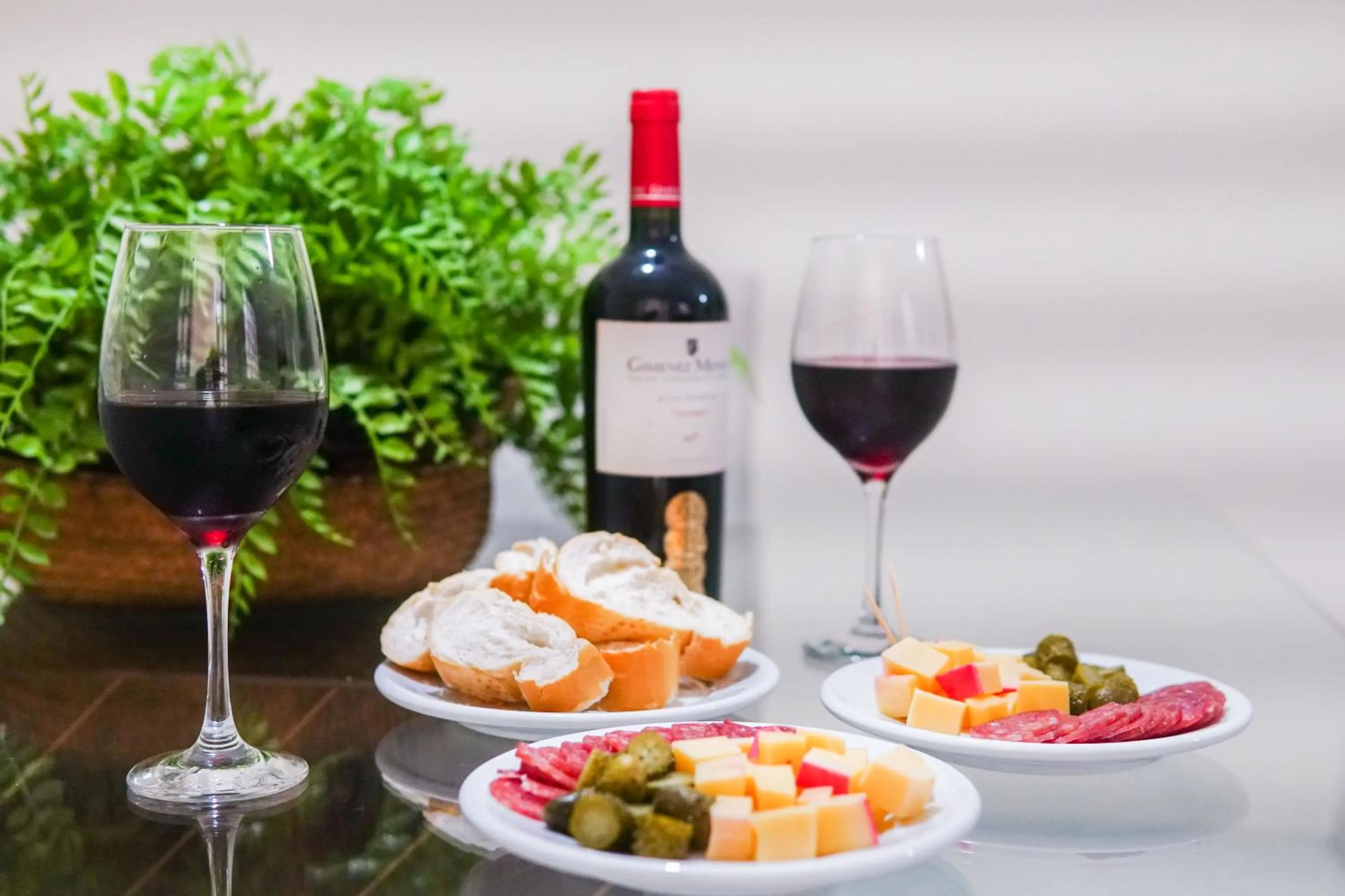 Food and drinks in Ypê Flats e Containers