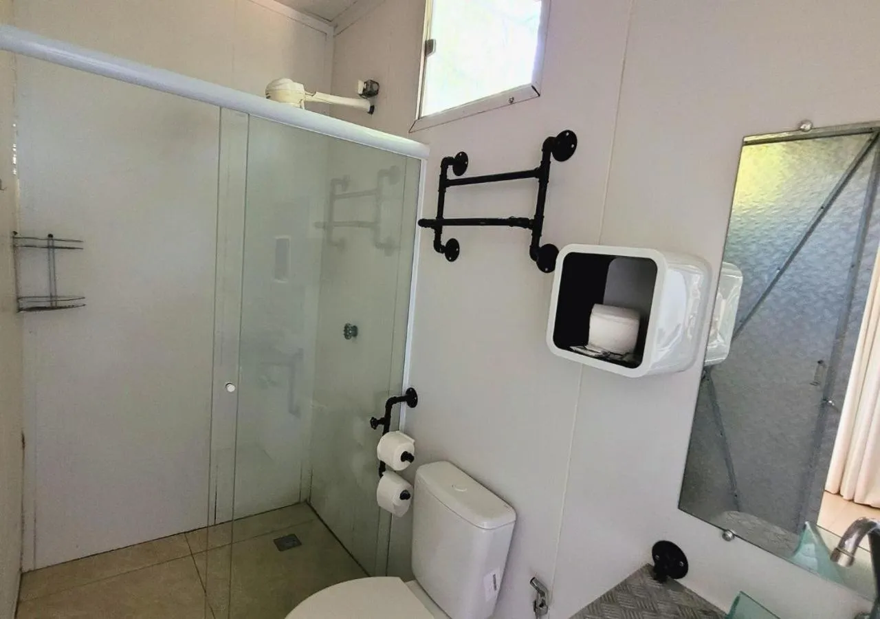 Bathroom in Ypê Flats e Containers