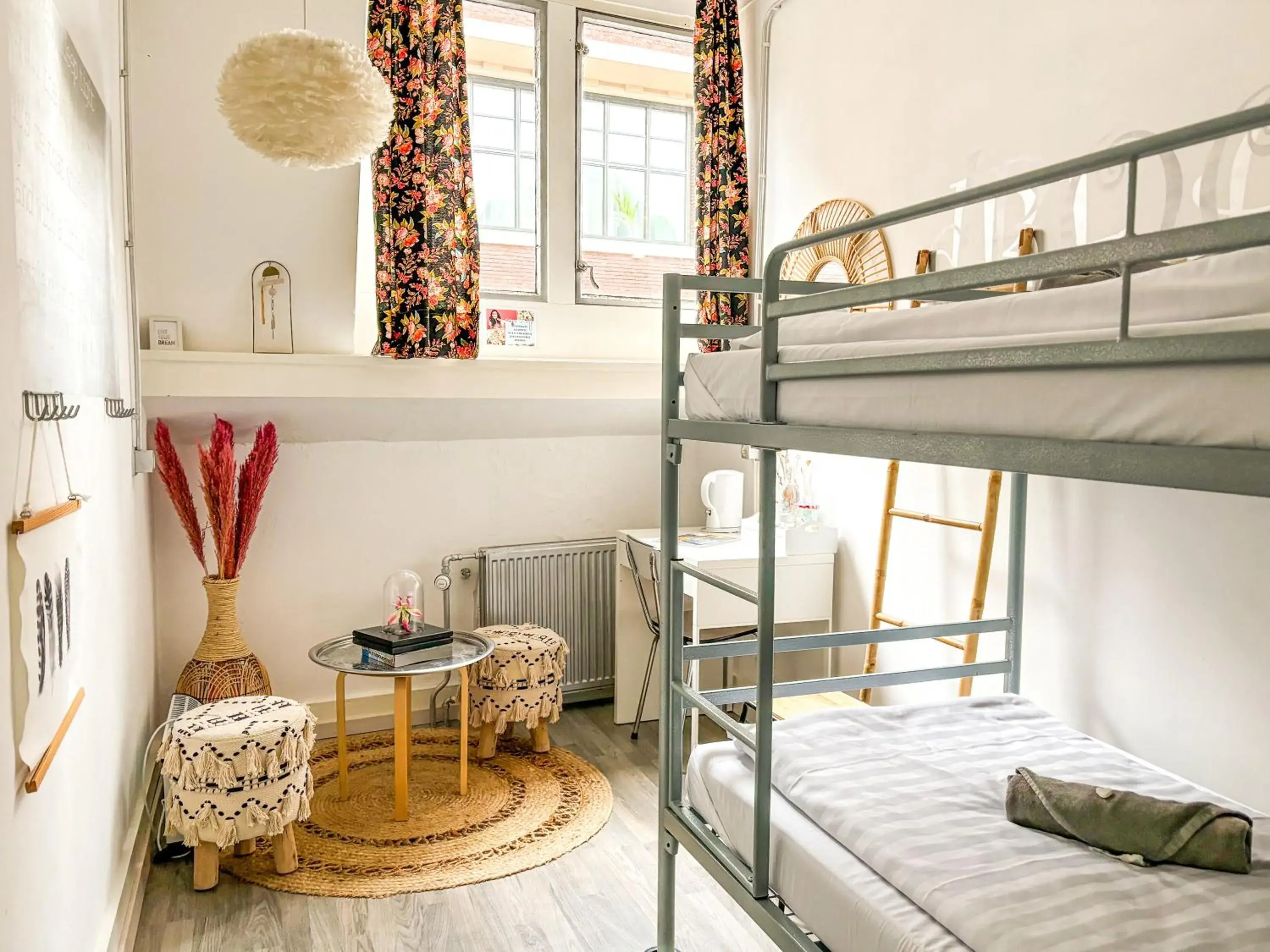 Twin Room with Shared Bathroom in Hostel ROOM Rotterdam Twin Room with Shared Bathroom in Hostel ROOM Rotterdam