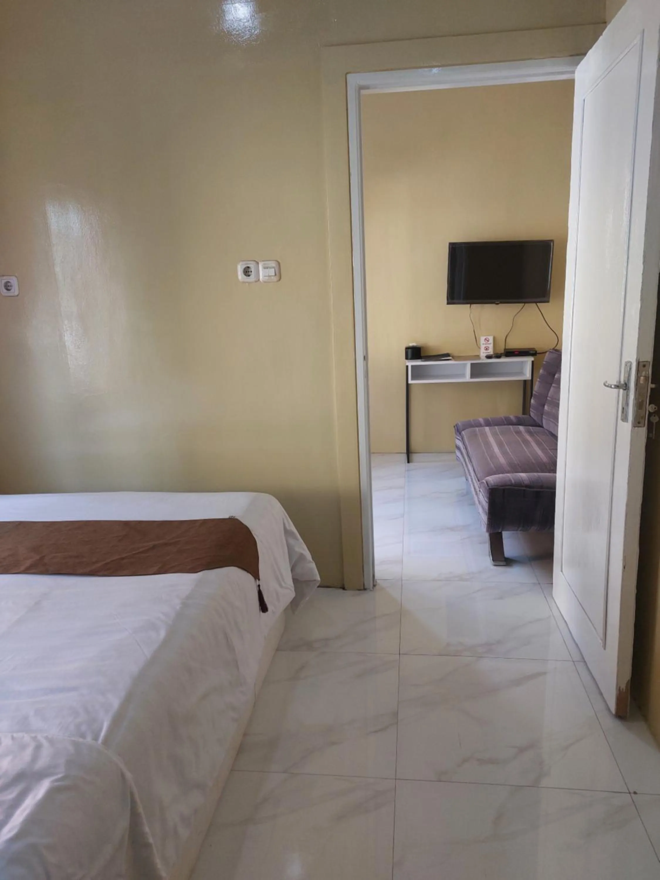 Photo of the whole room, Bed in Istana Bromo Resort