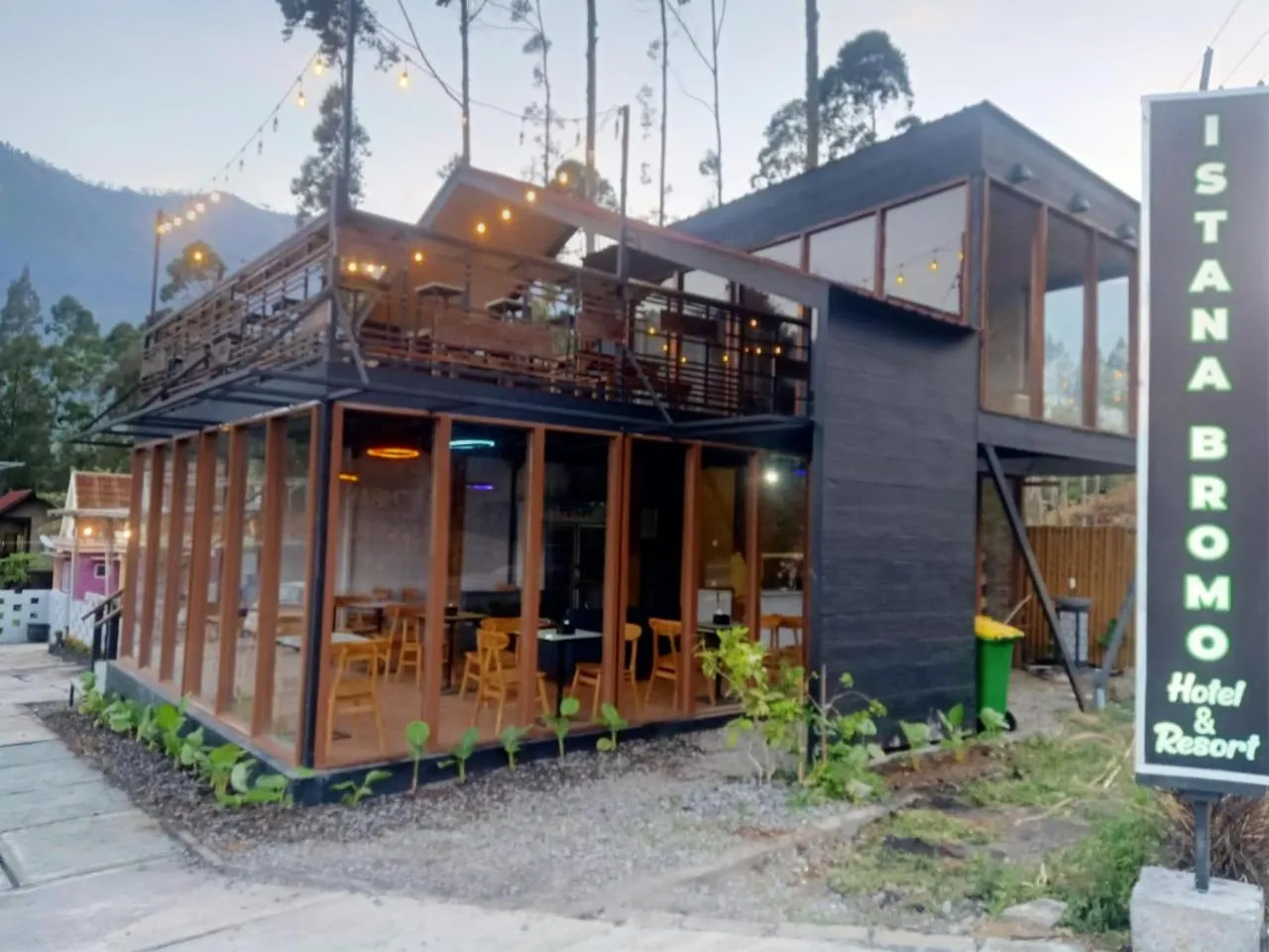 Restaurant/places to eat in Istana Bromo Resort