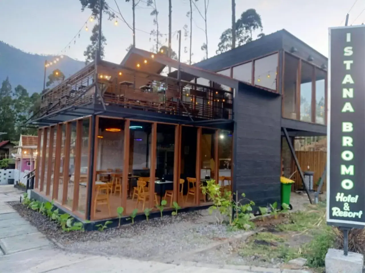 Restaurant/places to eat in Istana Bromo Resort Restaurant/places to eat in Istana Bromo Resort