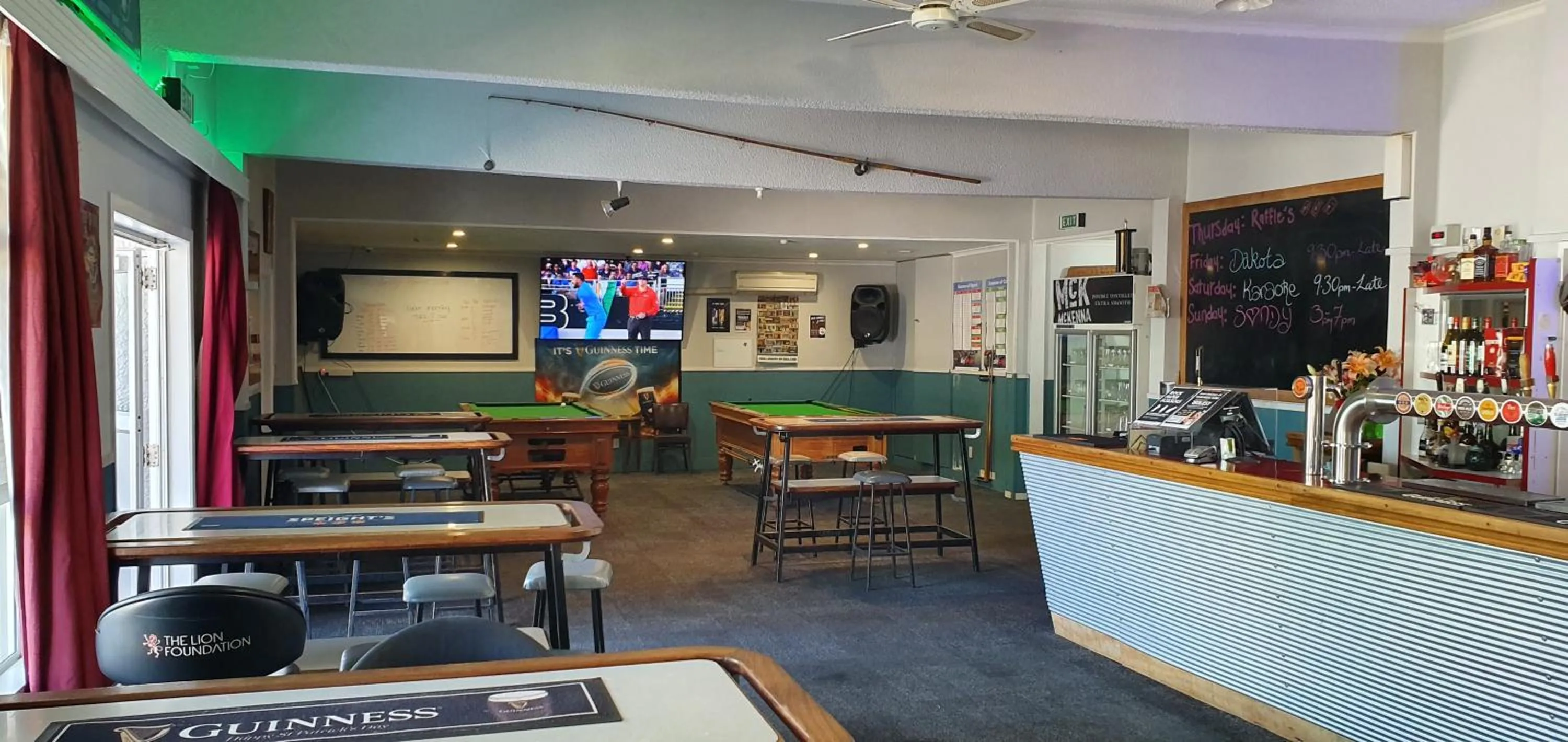 Hotel Motueka Backpackers, Loud Live Music Friday Saturday Nights