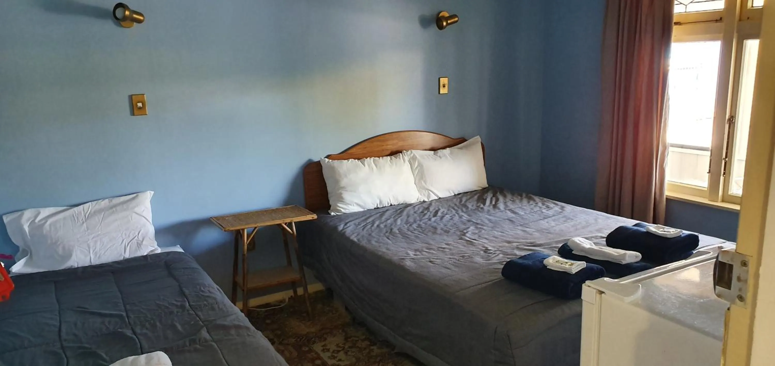 Bed in Hotel Motueka Backpackers, Loud Live Music Friday Saturday Nights