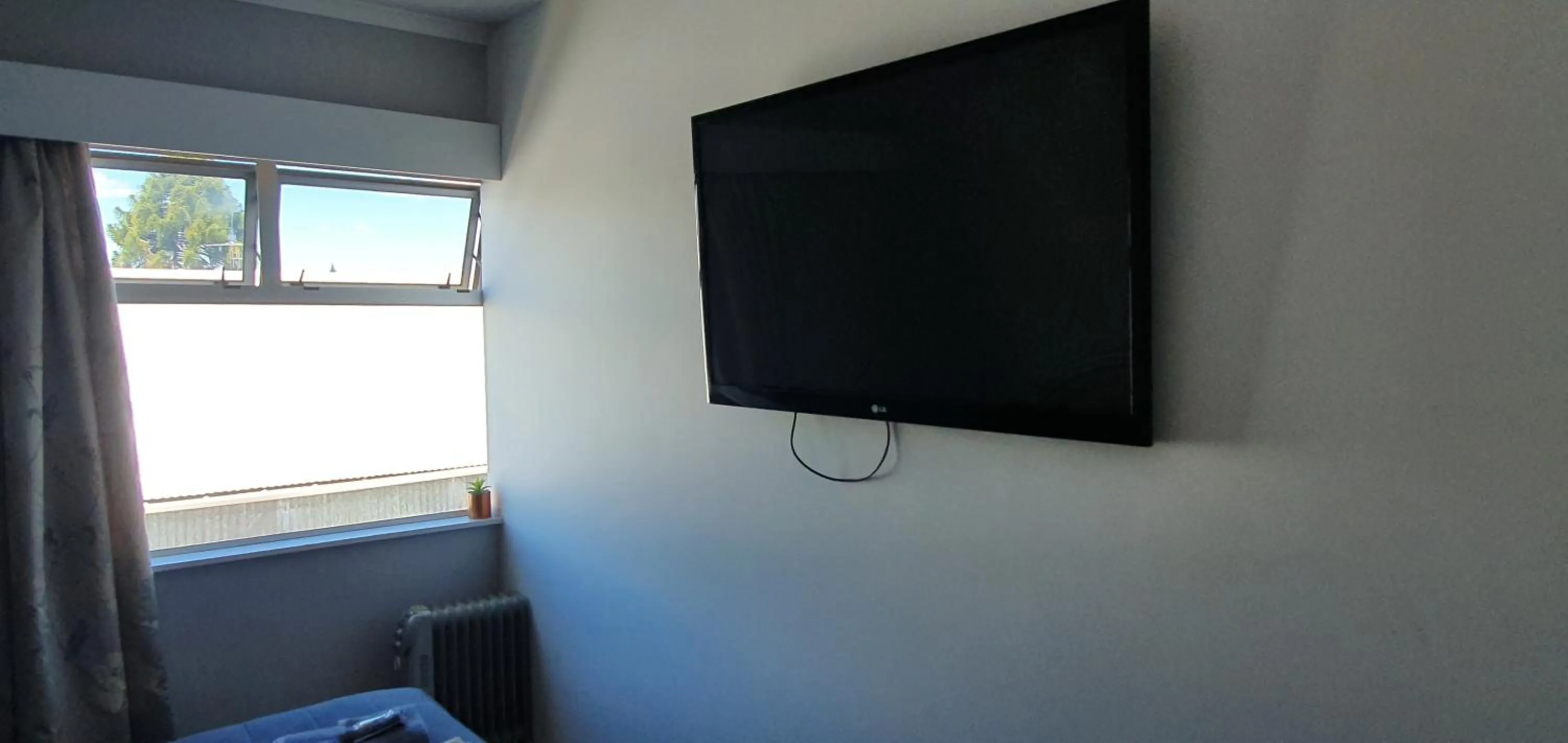 Hotel Motueka Backpackers, Loud Live Music Friday Saturday Nights