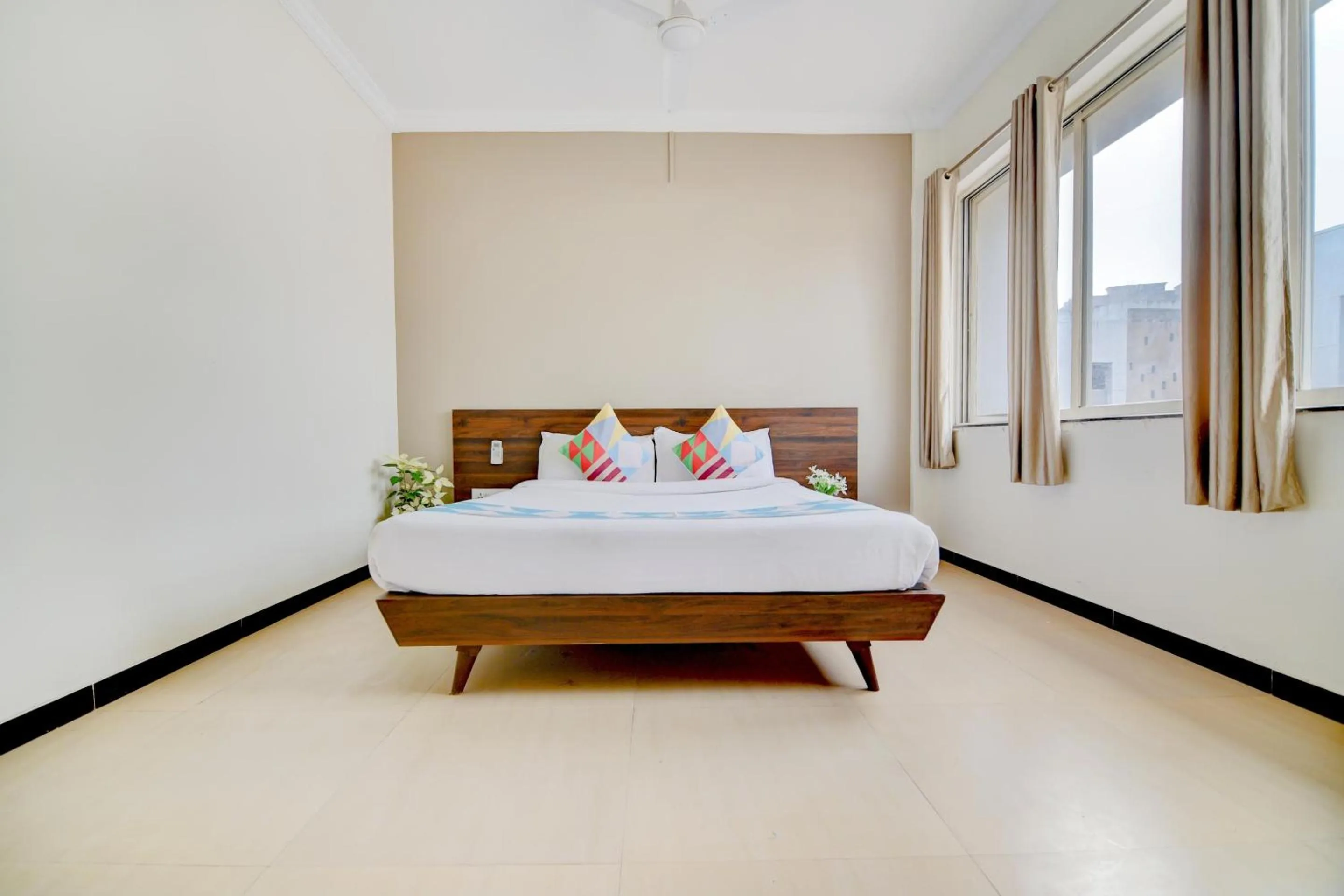 Bedroom in Hotel O Peaceful Stay Keshav Nagar.