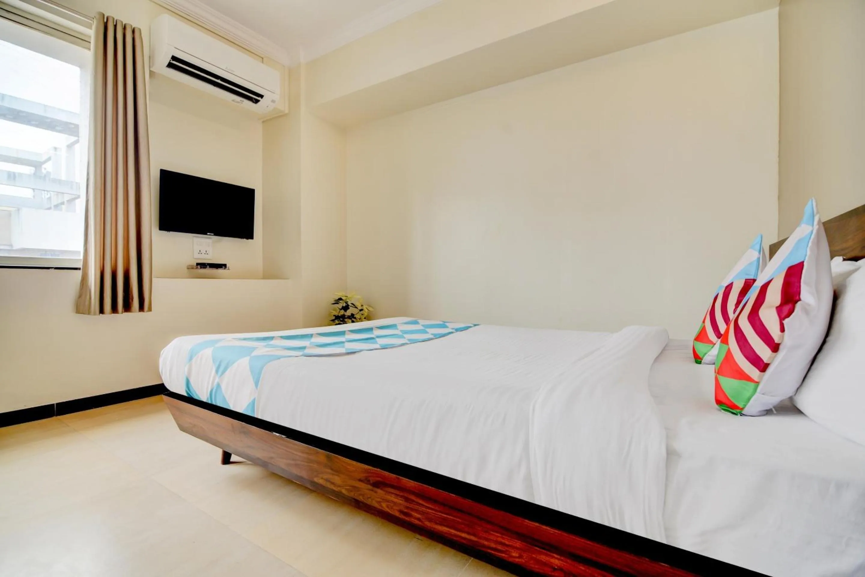 Bedroom in Hotel O Peaceful Stay Keshav Nagar.