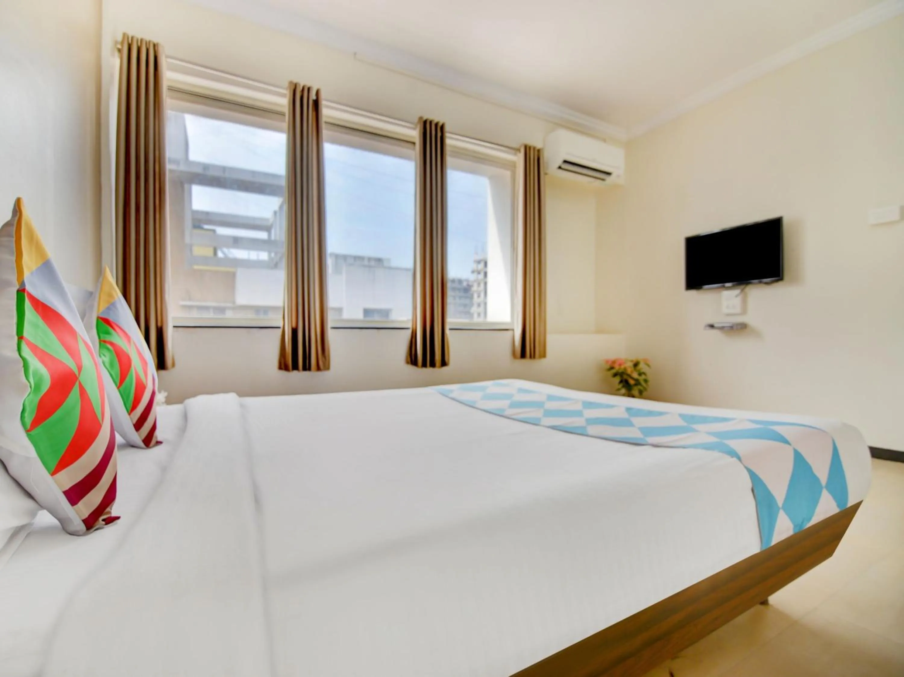 Bedroom in Hotel O Peaceful Stay Keshav Nagar.
