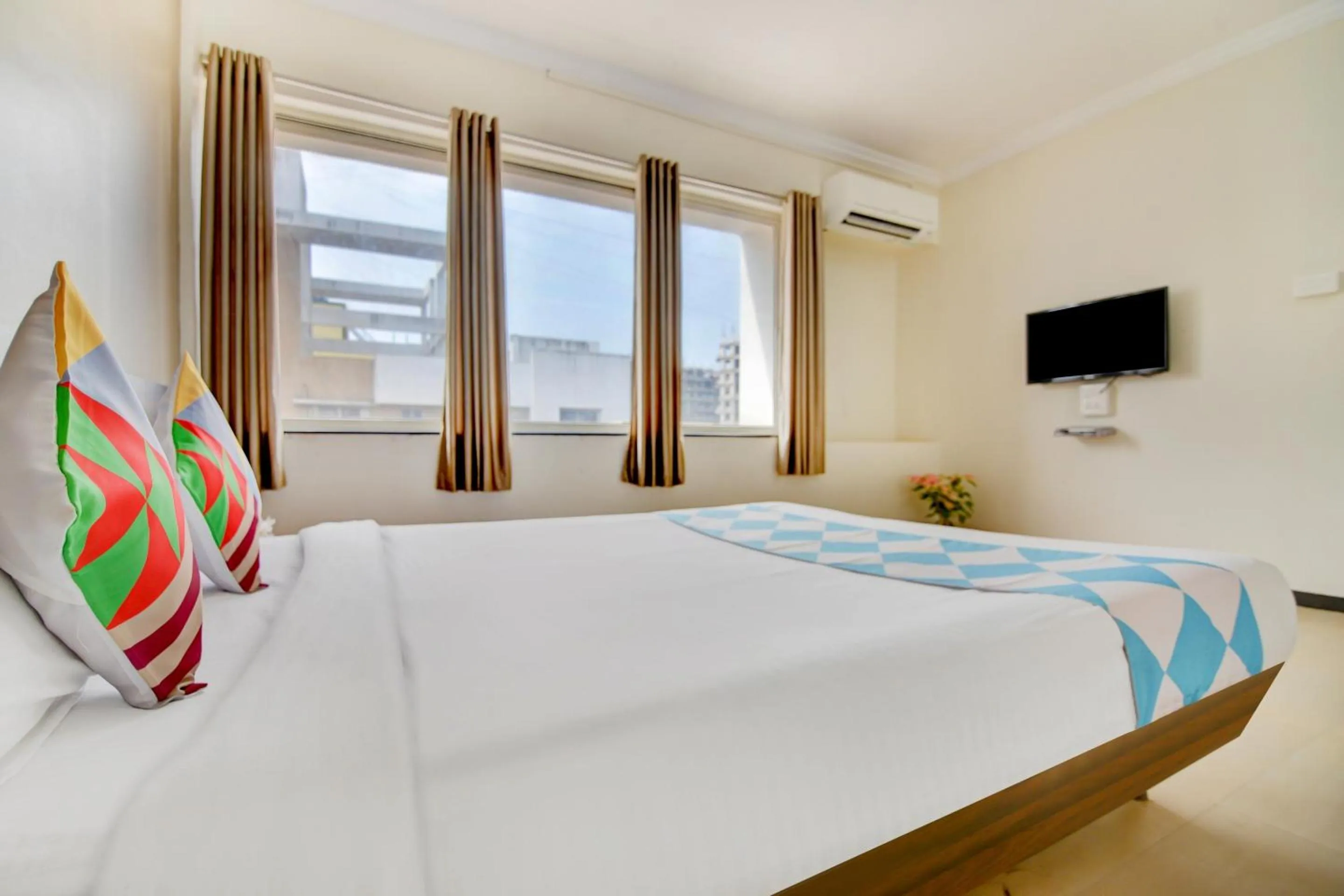 Bedroom in Hotel O Peaceful Stay Keshav Nagar.