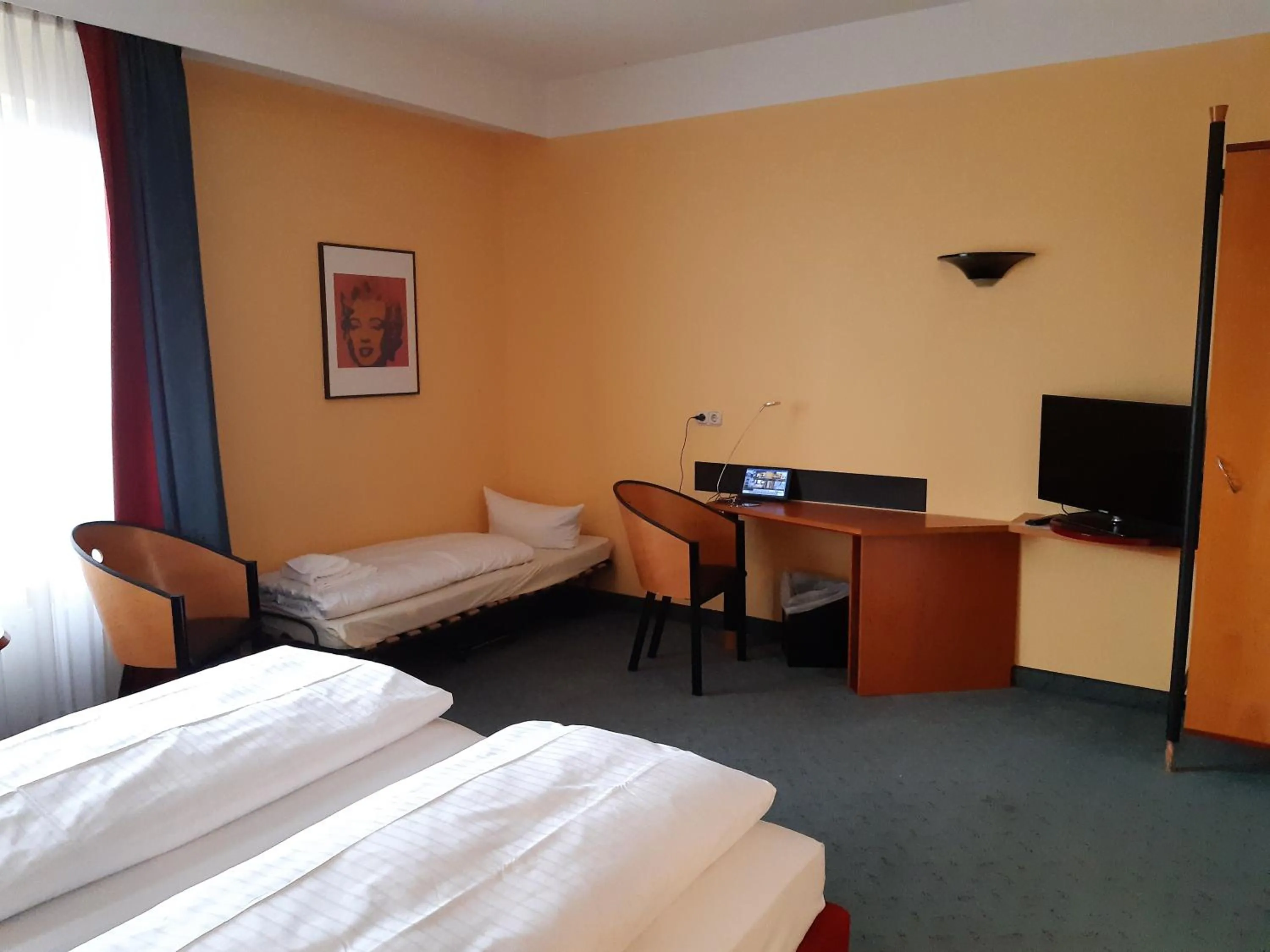 Bed in Good Morning + Leipzig