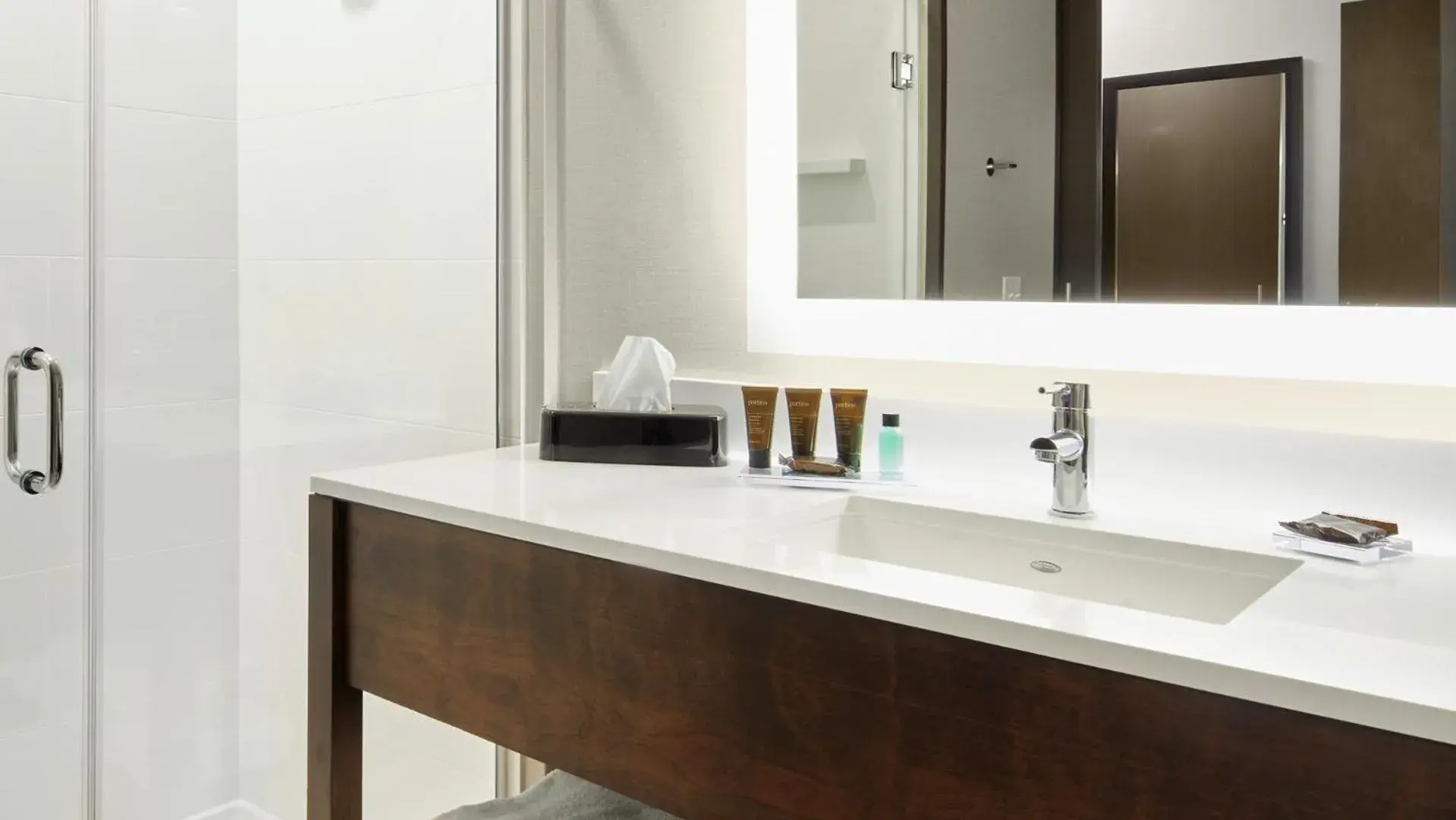 King Suite - Non-Smoking in Wingate by Wyndham Hurricane WV King Suite - Non-Smoking in Wingate by Wyndham Hurricane WV